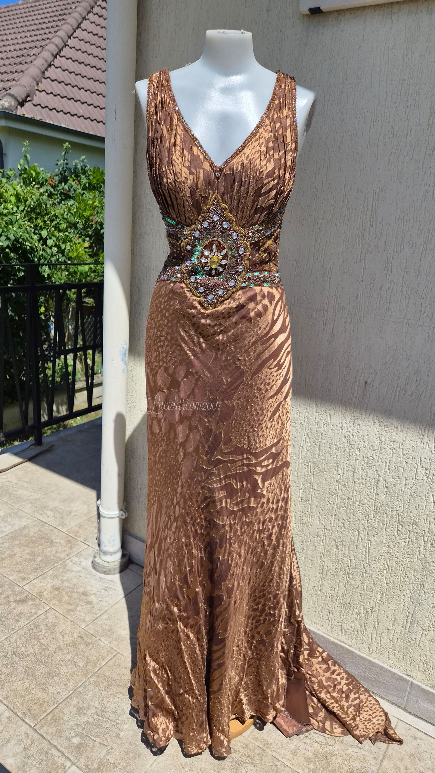 Robe marron détails brodés