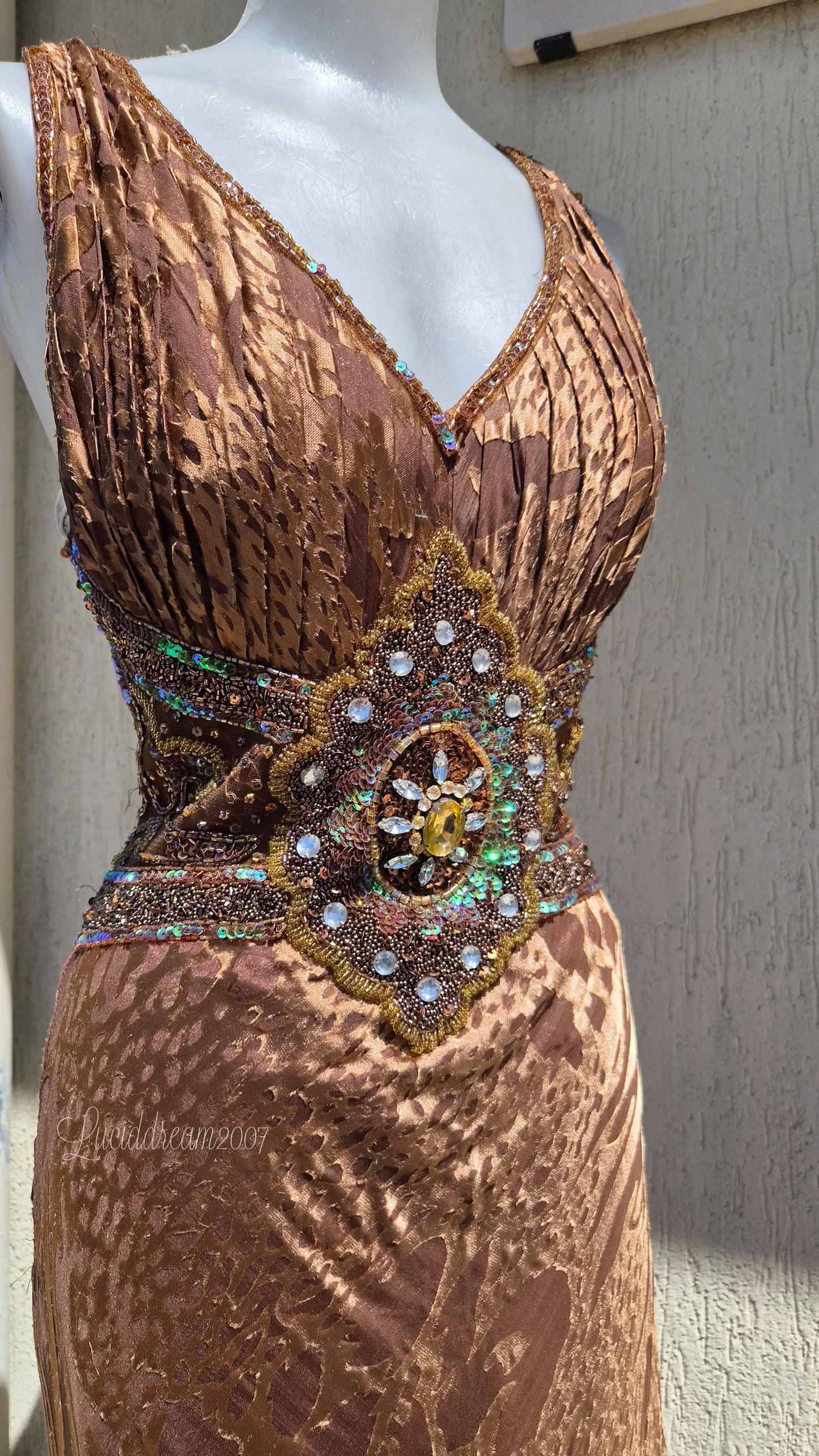 Robe marron détails brodés