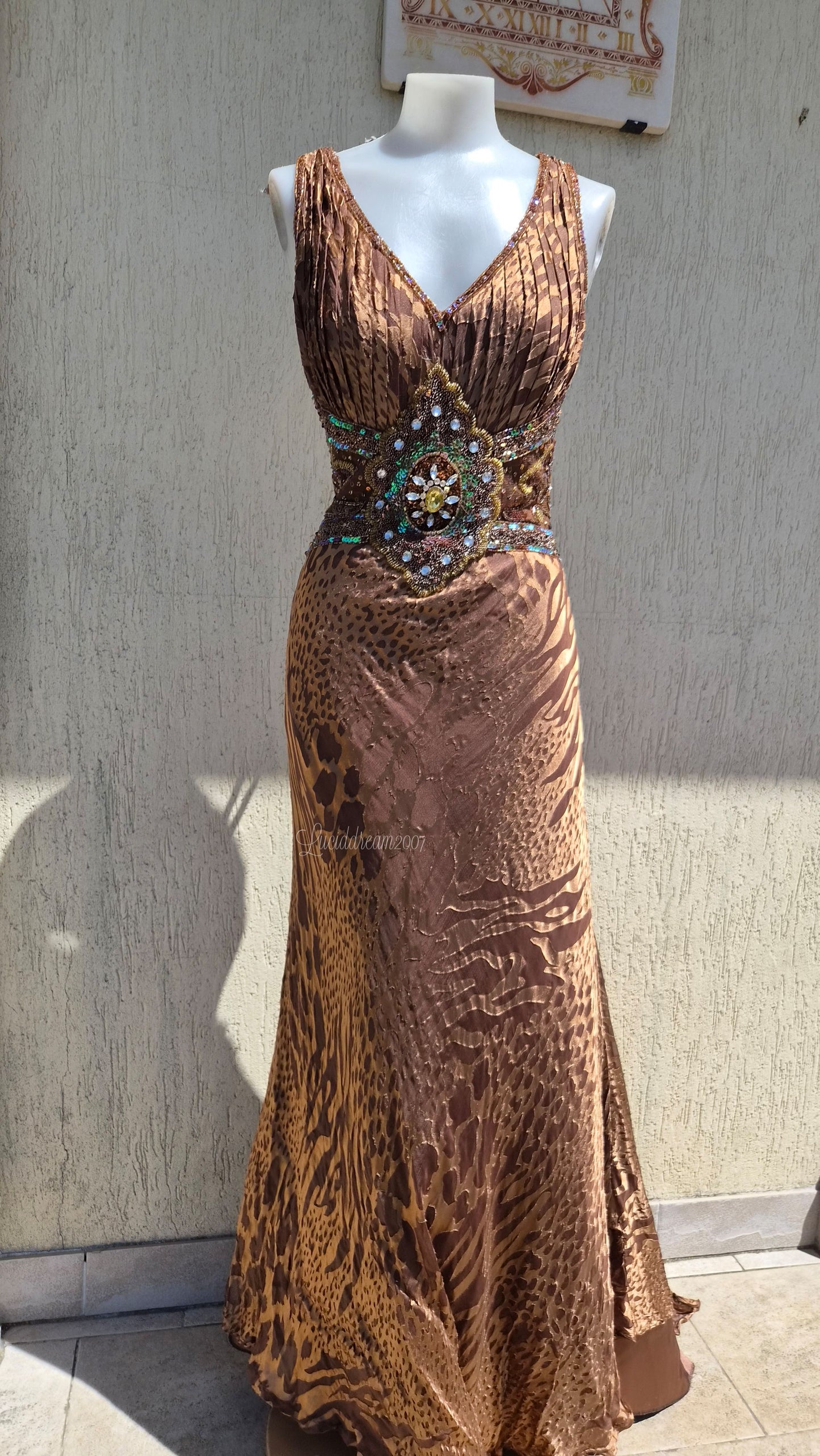 Robe marron détails brodés