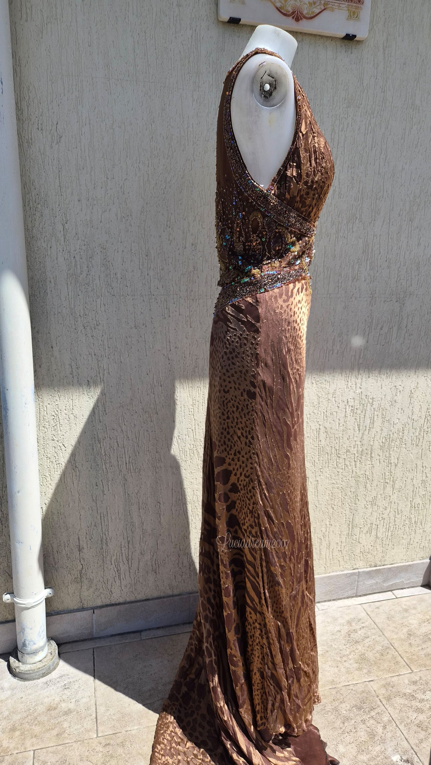 Robe marron détails brodés