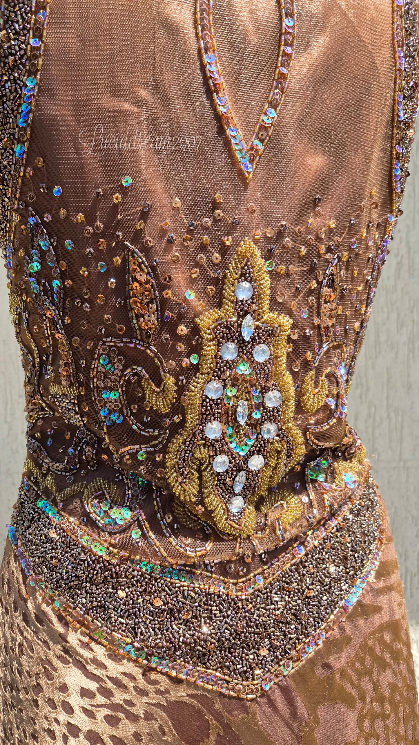 Robe marron détails brodés