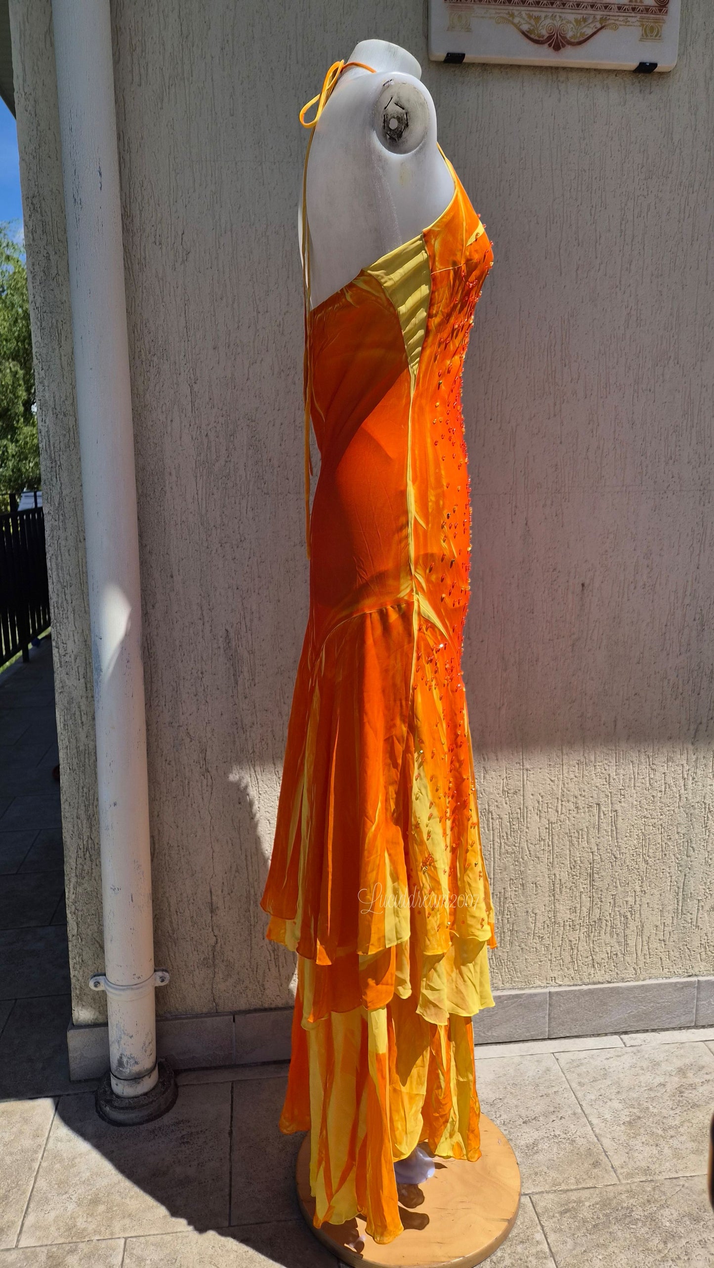 Robe dos nu orange brodée
