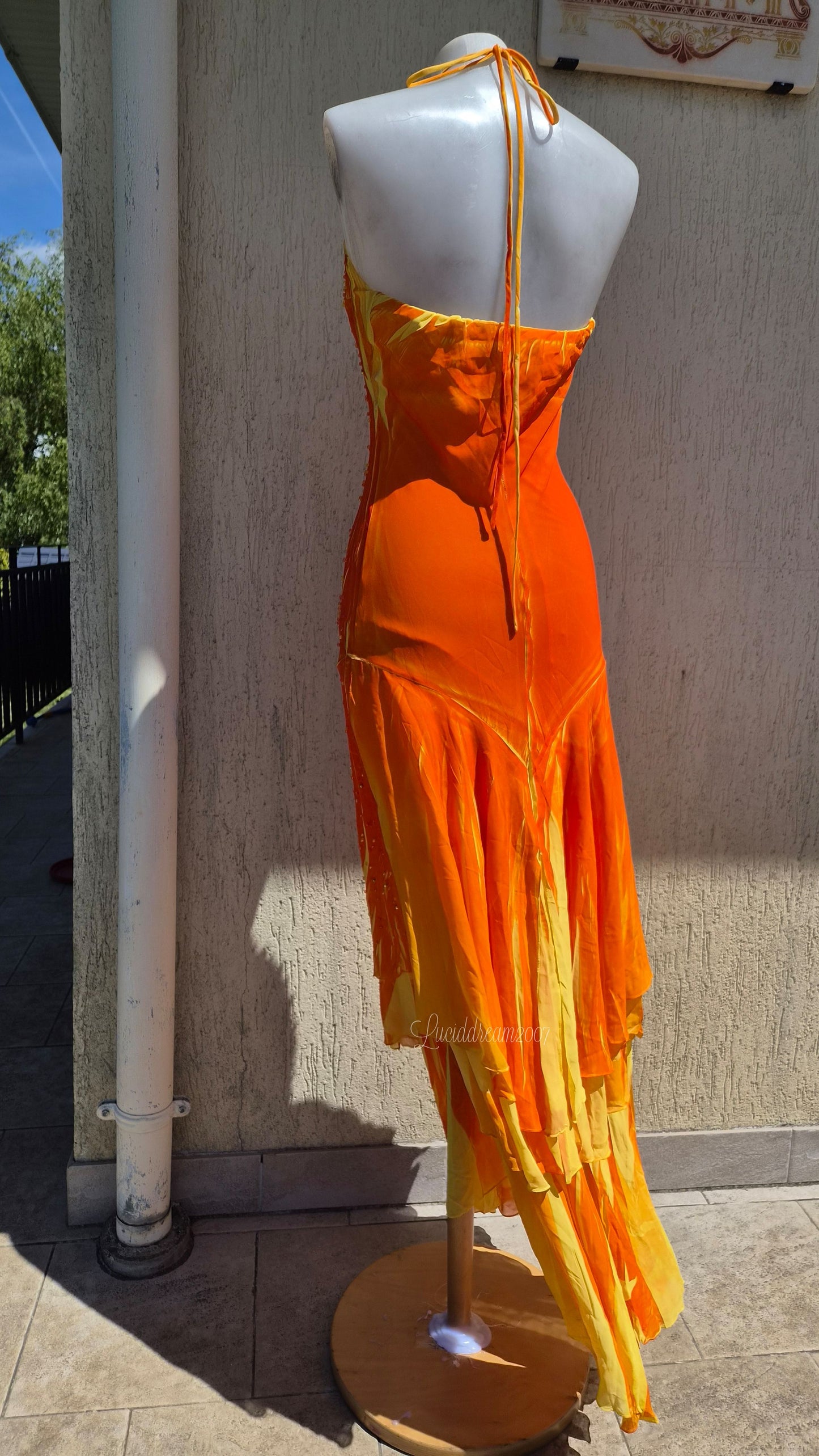Robe dos nu orange brodée