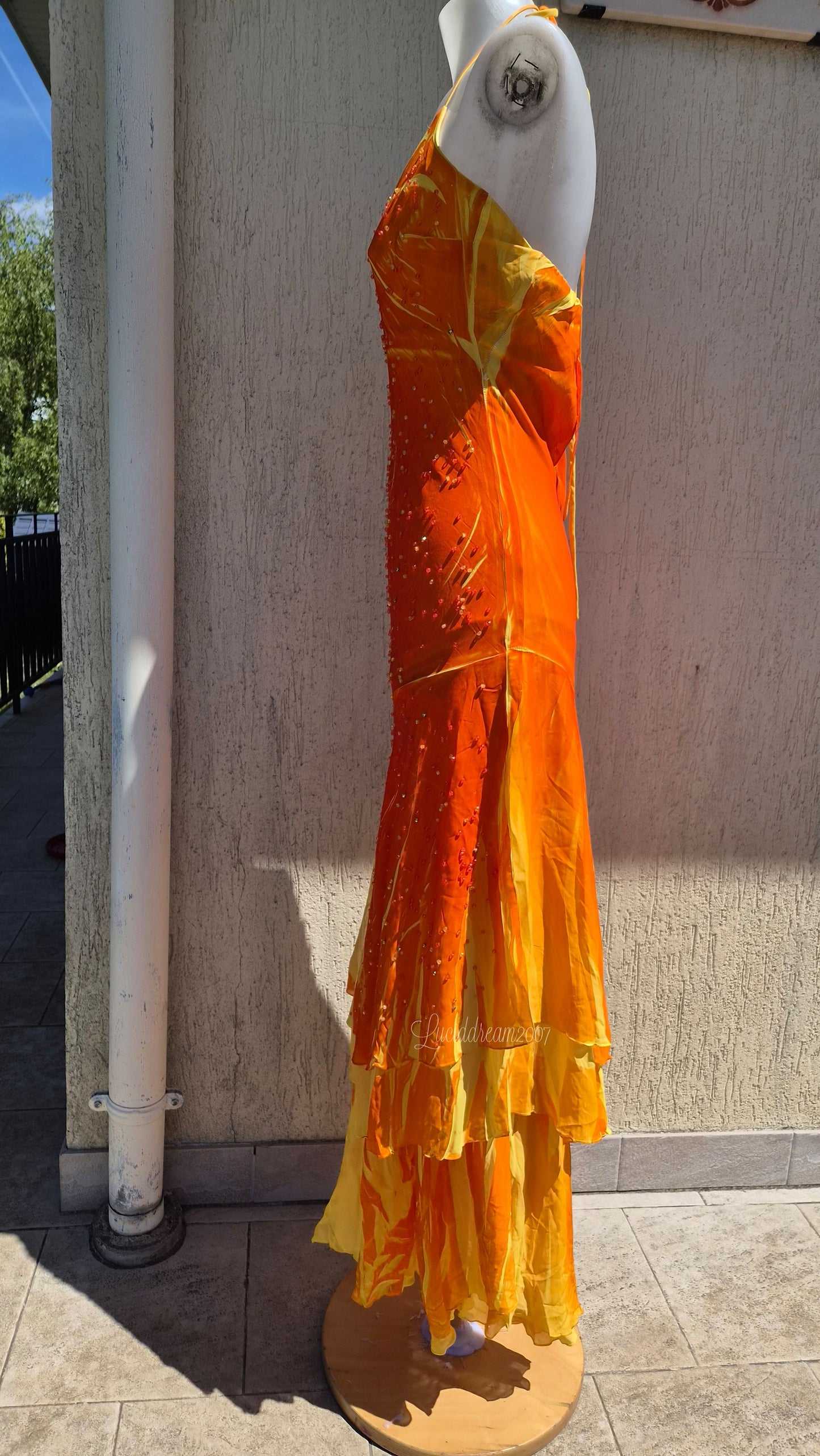 Robe dos nu orange brodée
