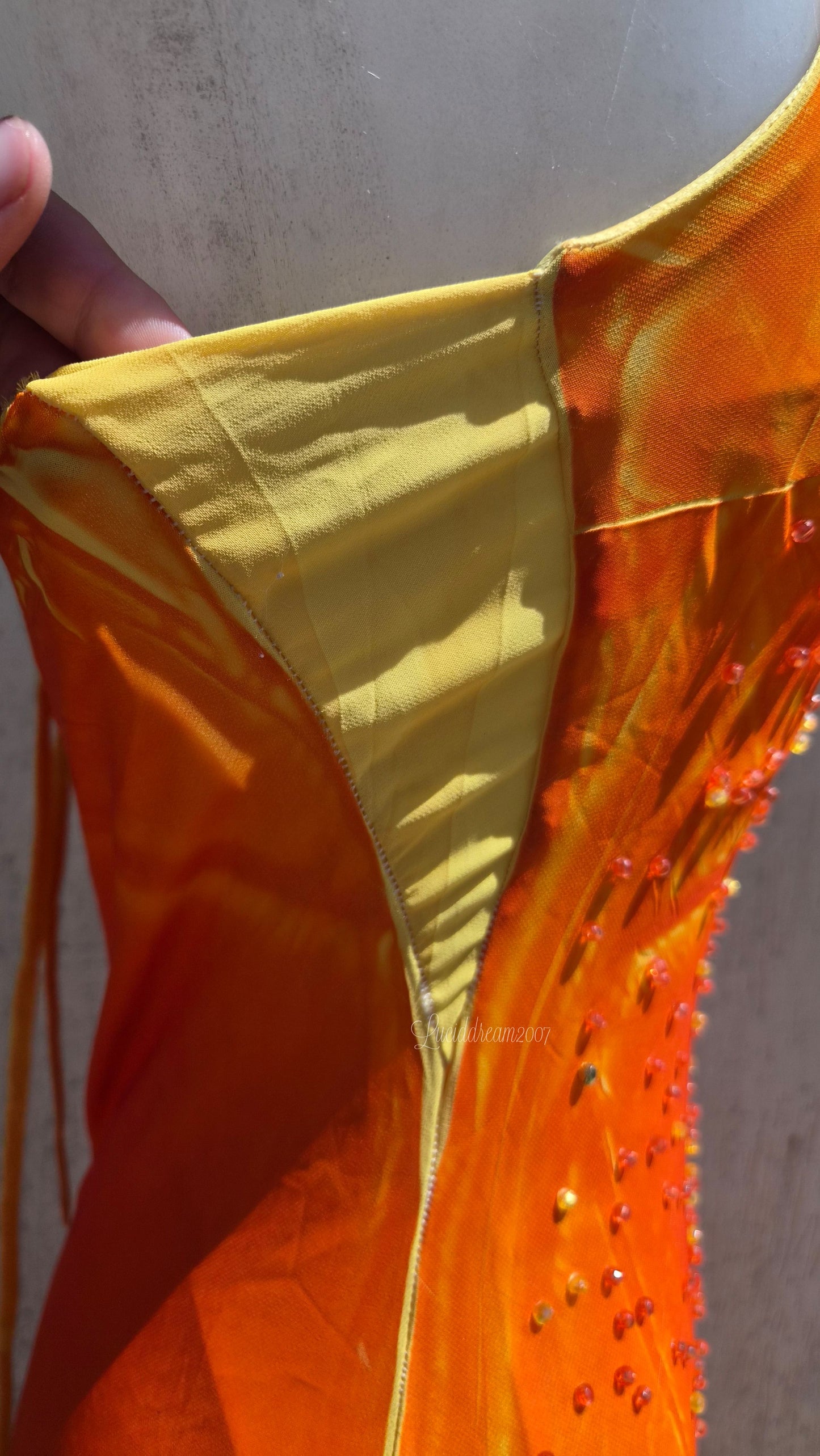 Robe dos nu orange brodée