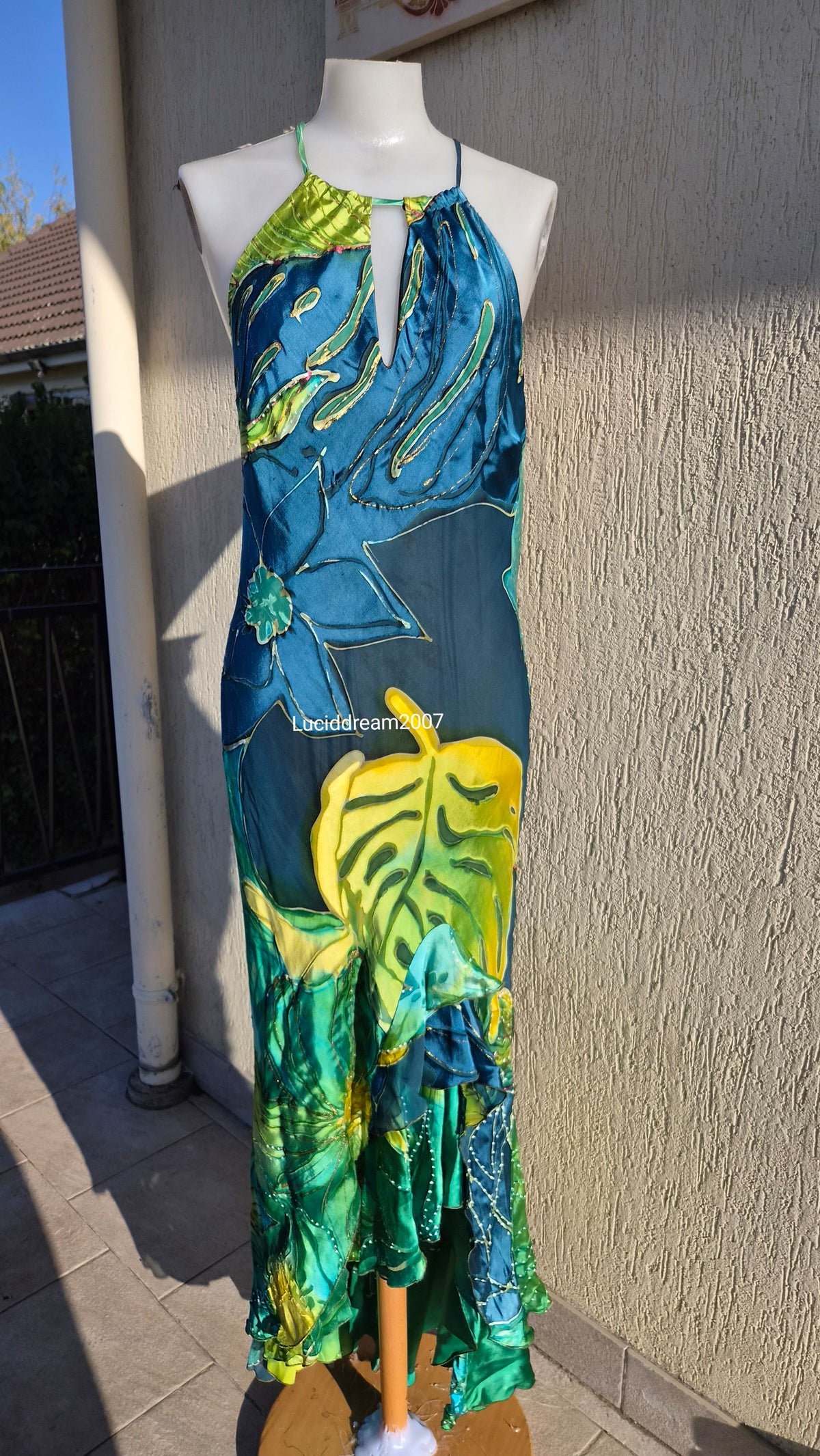 Robe en soie bleue, verte et jaune