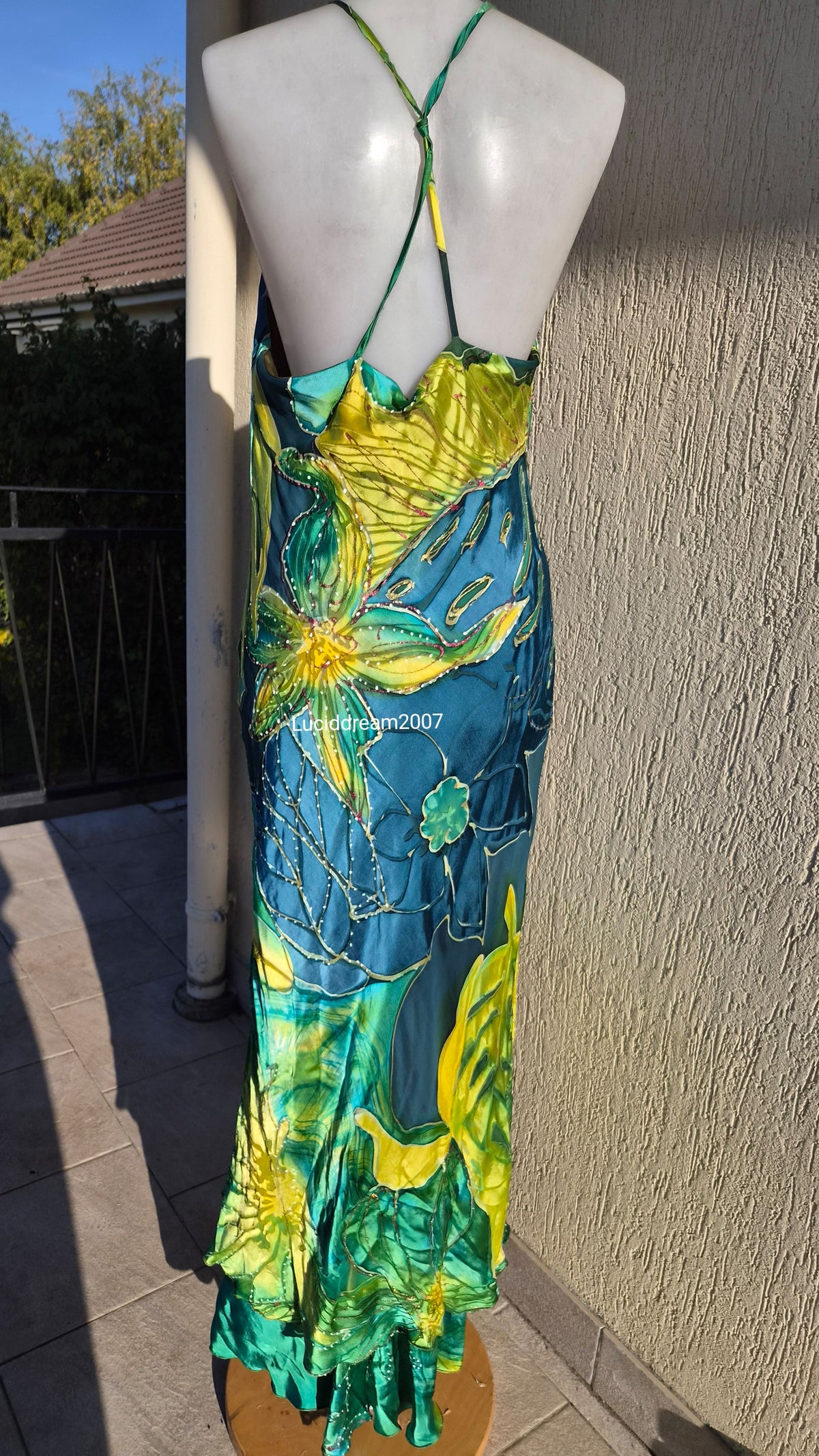 Robe en soie bleue, verte et jaune