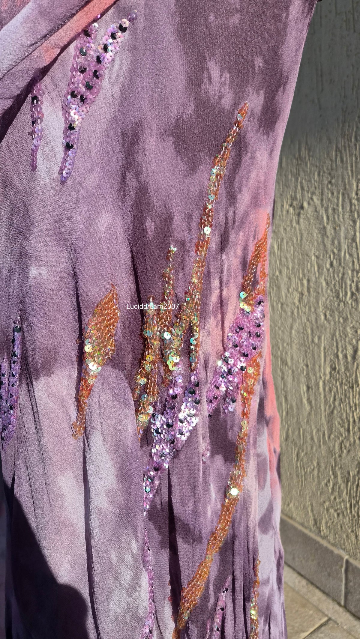 Robe en soie brodée Yve London