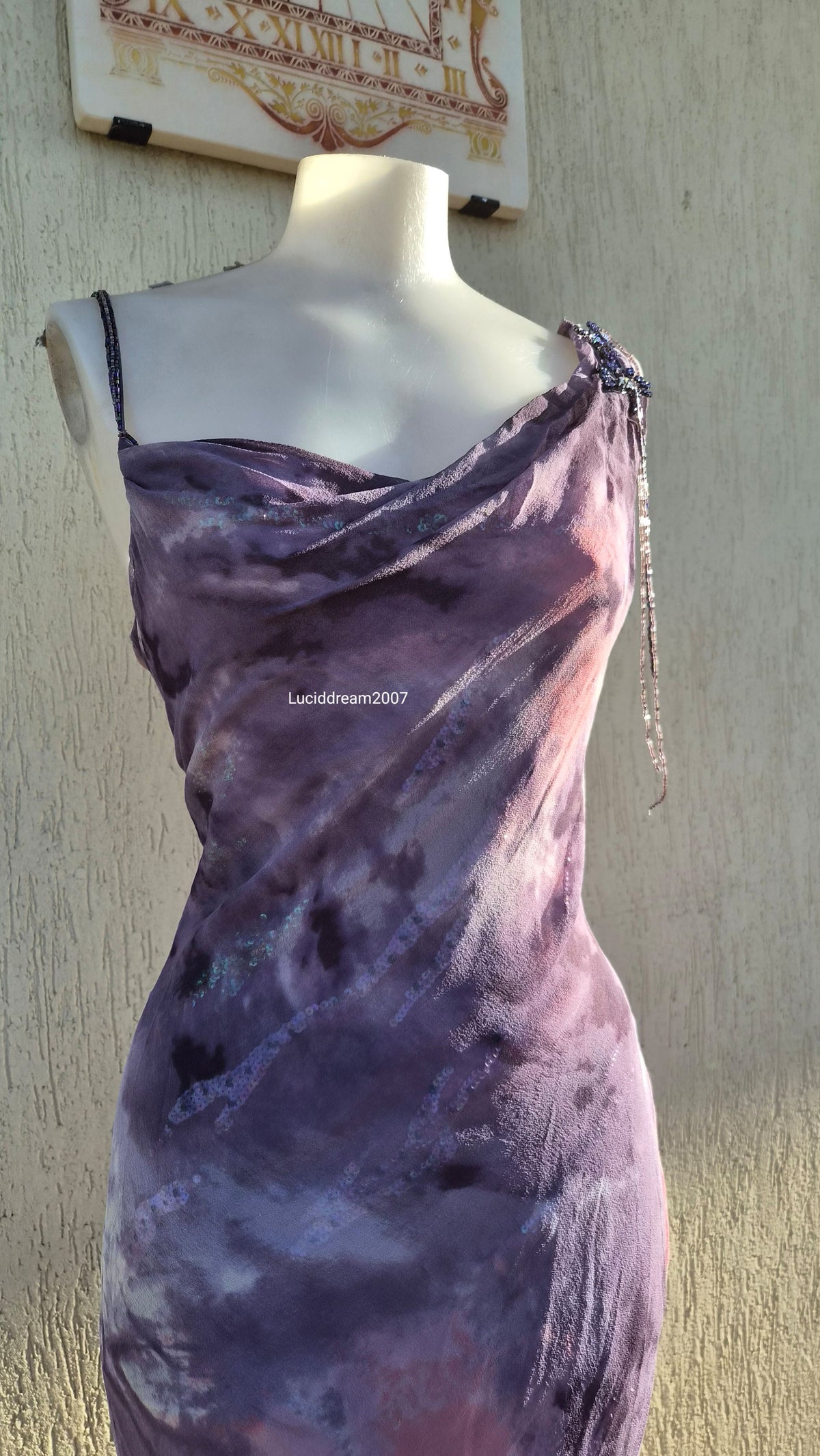 Robe en soie brodée Yve London