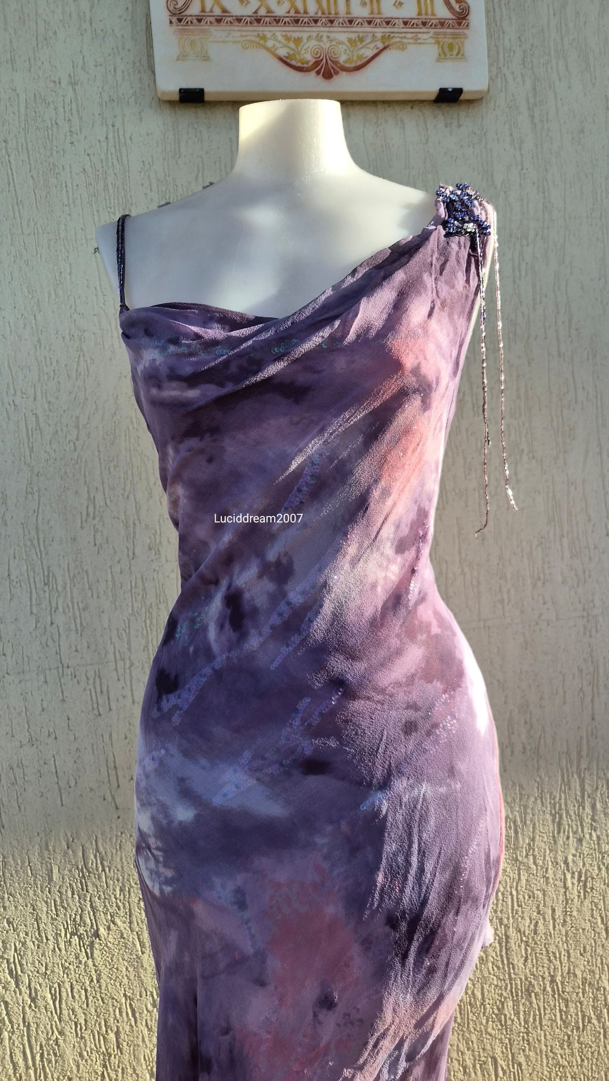 Robe en soie brodée Yve London