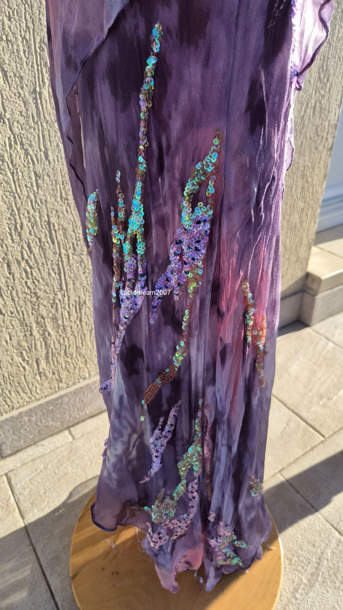 Robe en soie brodée Yve London