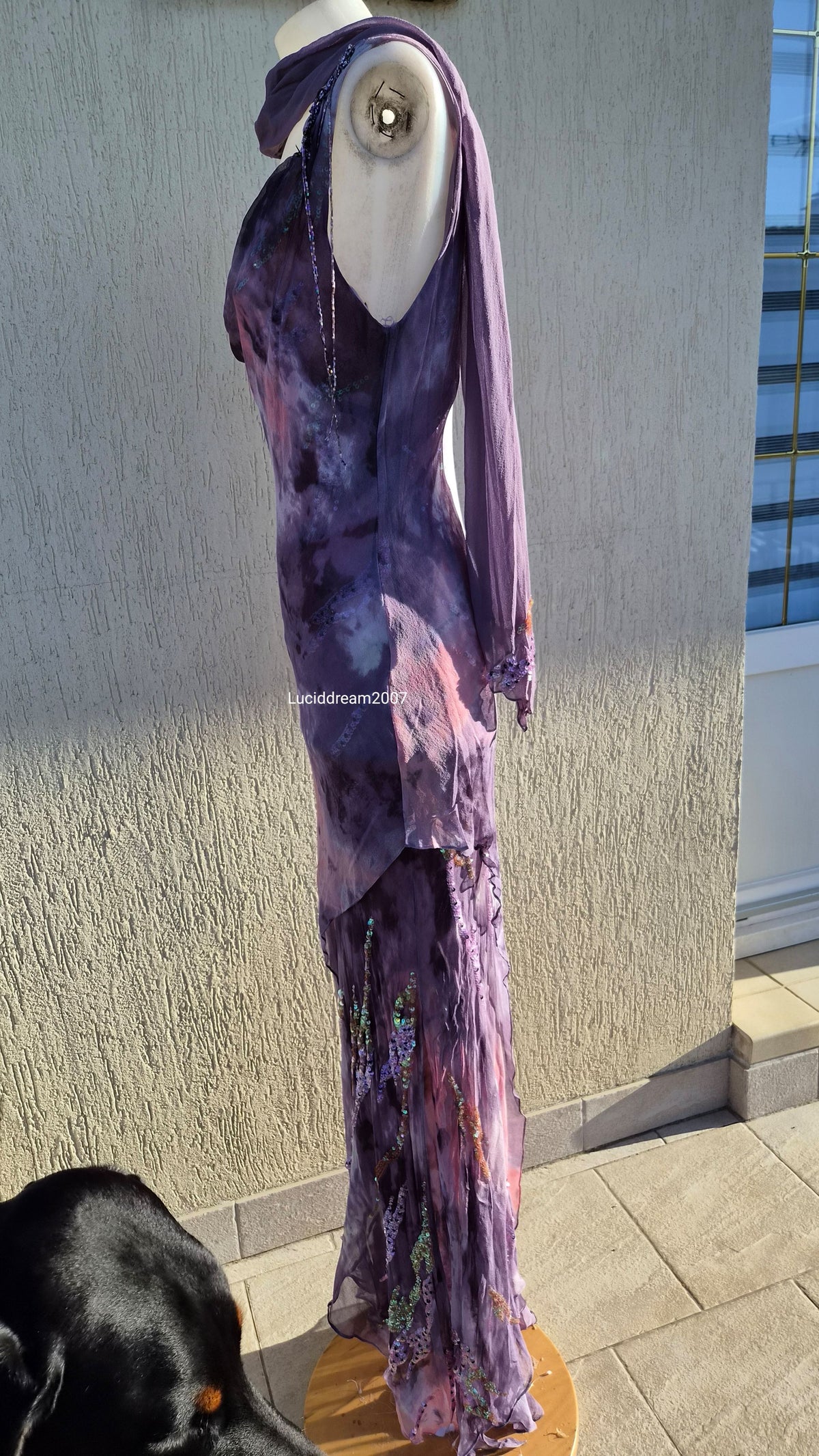 Robe en soie brodée Yve London