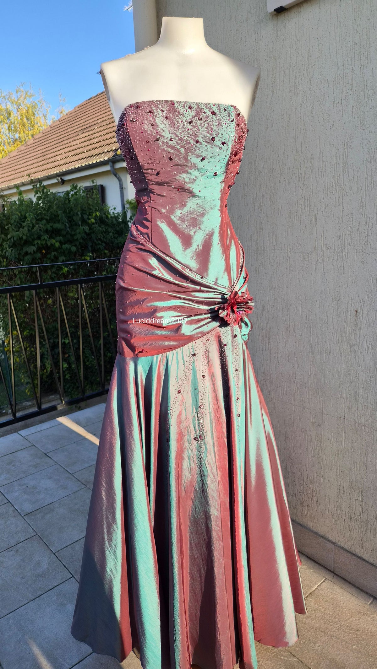 Robe bustier irisée brodée tons verts