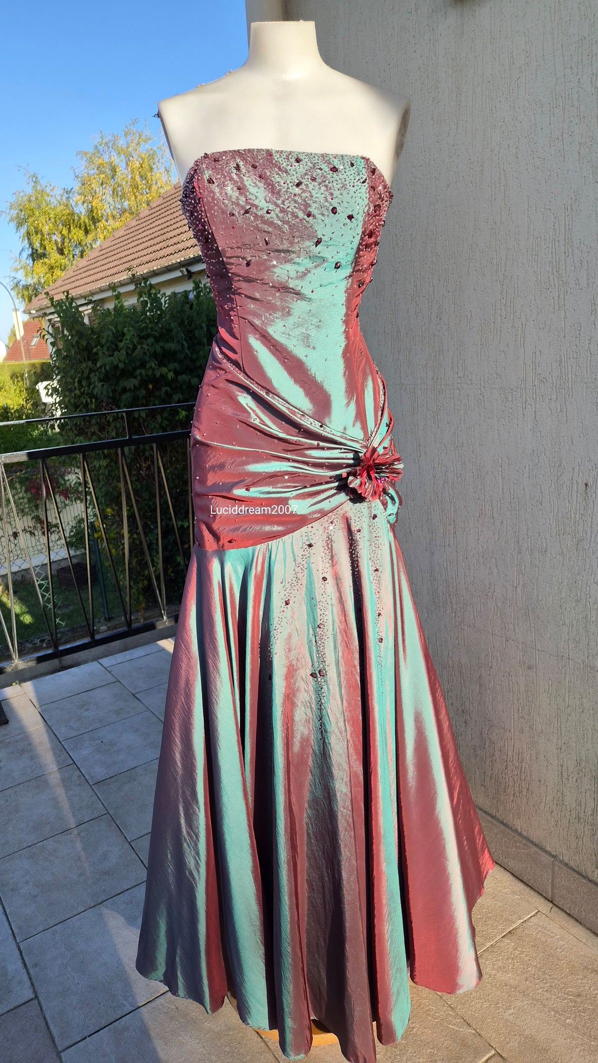 Robe bustier irisée brodée tons verts