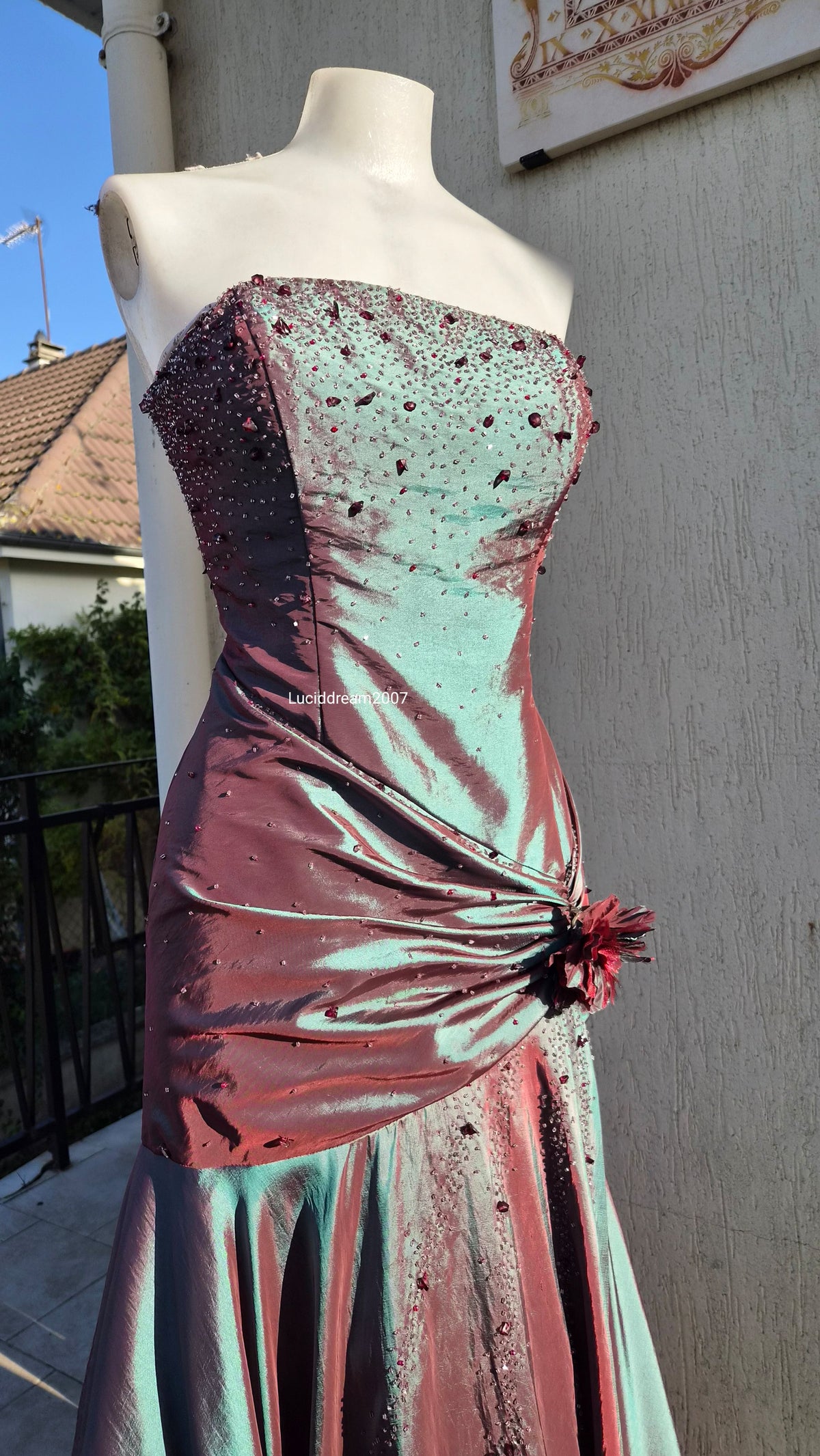 Robe bustier irisée brodée tons verts