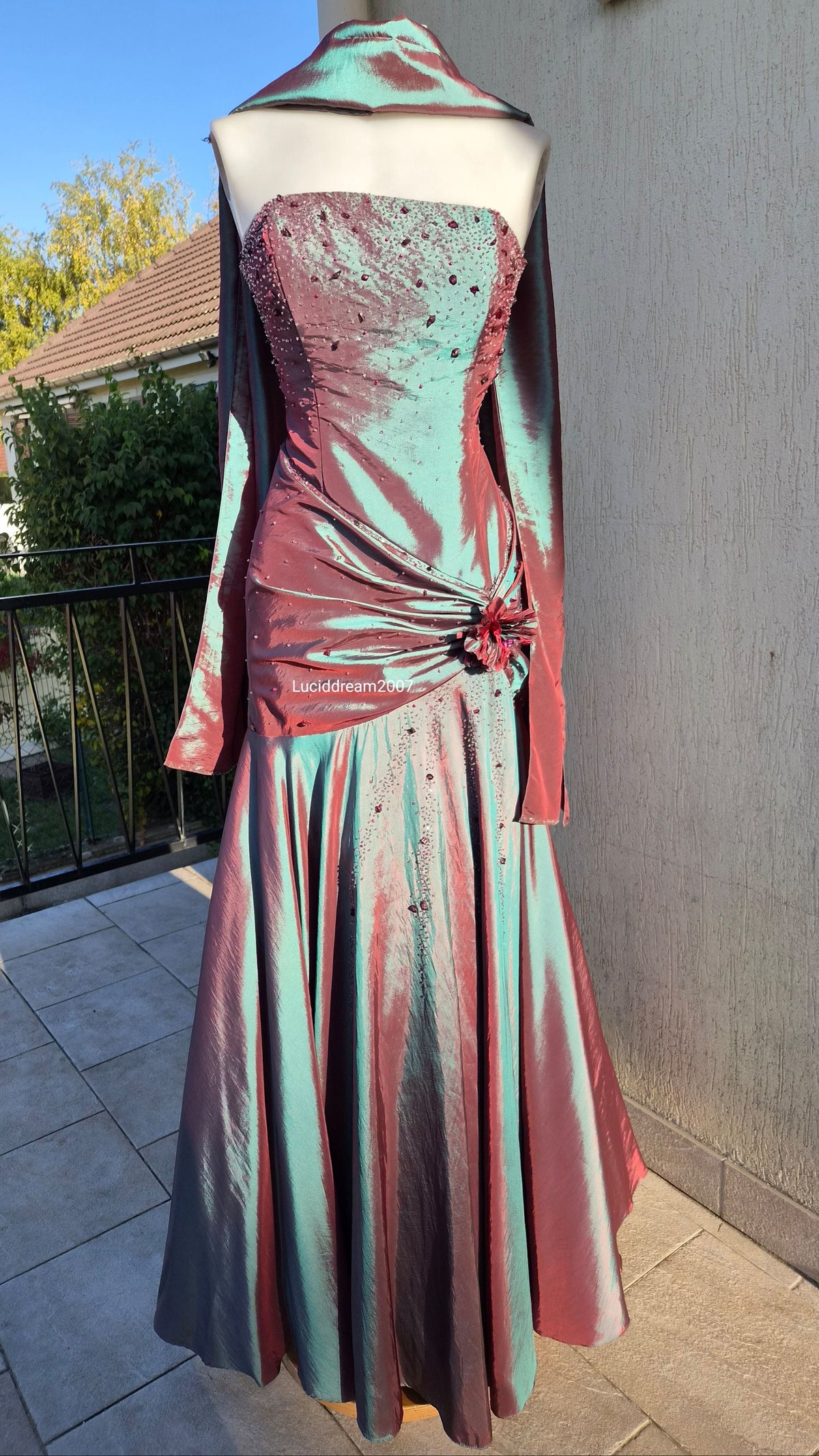 Robe bustier irisée brodée tons verts