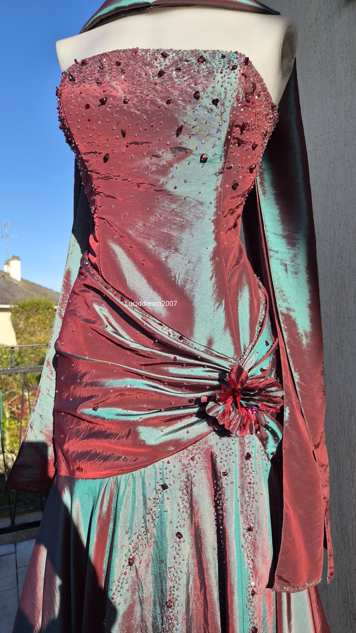 Robe bustier irisée brodée tons verts