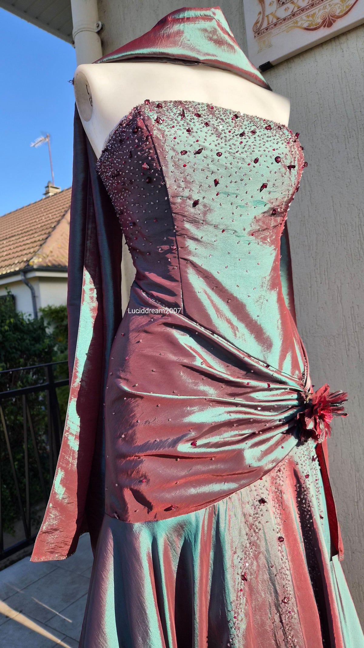 Robe bustier irisée brodée tons verts