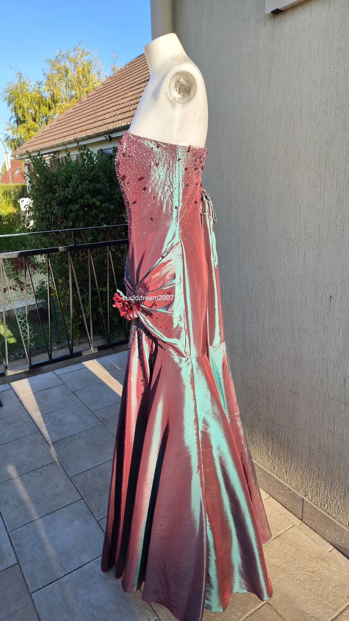 Robe bustier irisée brodée tons verts