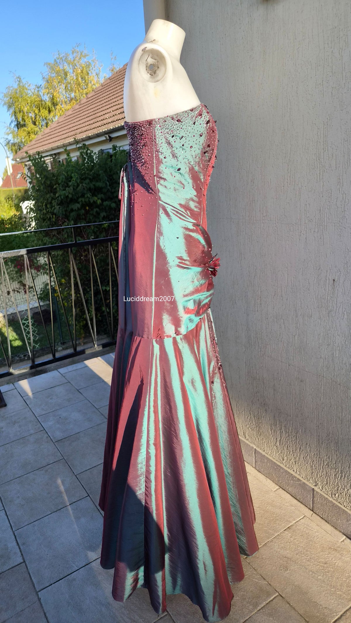 Robe bustier irisée brodée tons verts