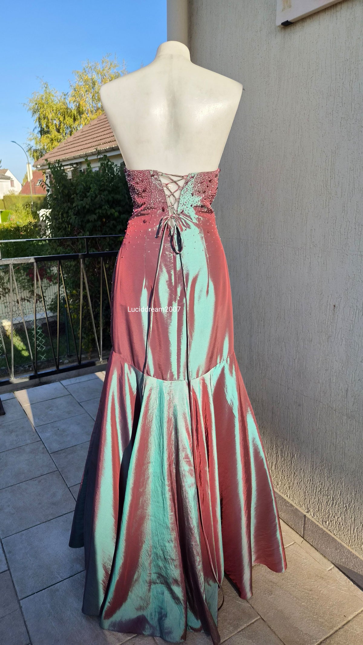 Robe bustier irisée brodée tons verts