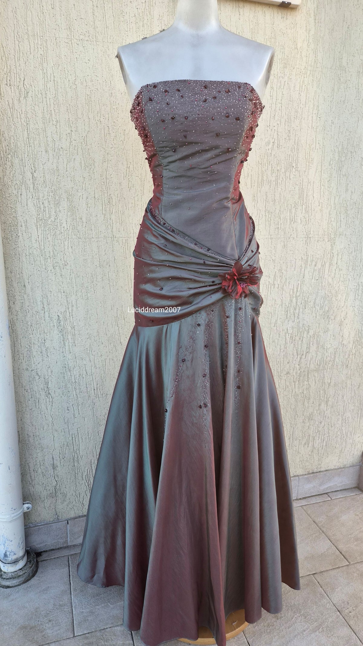 Robe bustier irisée brodée tons verts