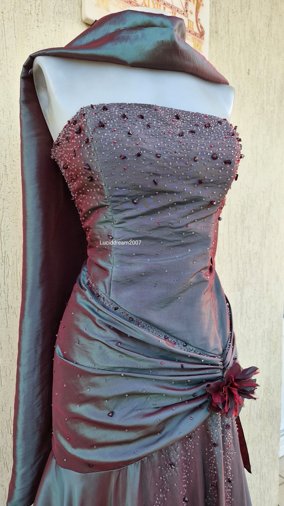 Robe bustier irisée brodée tons verts