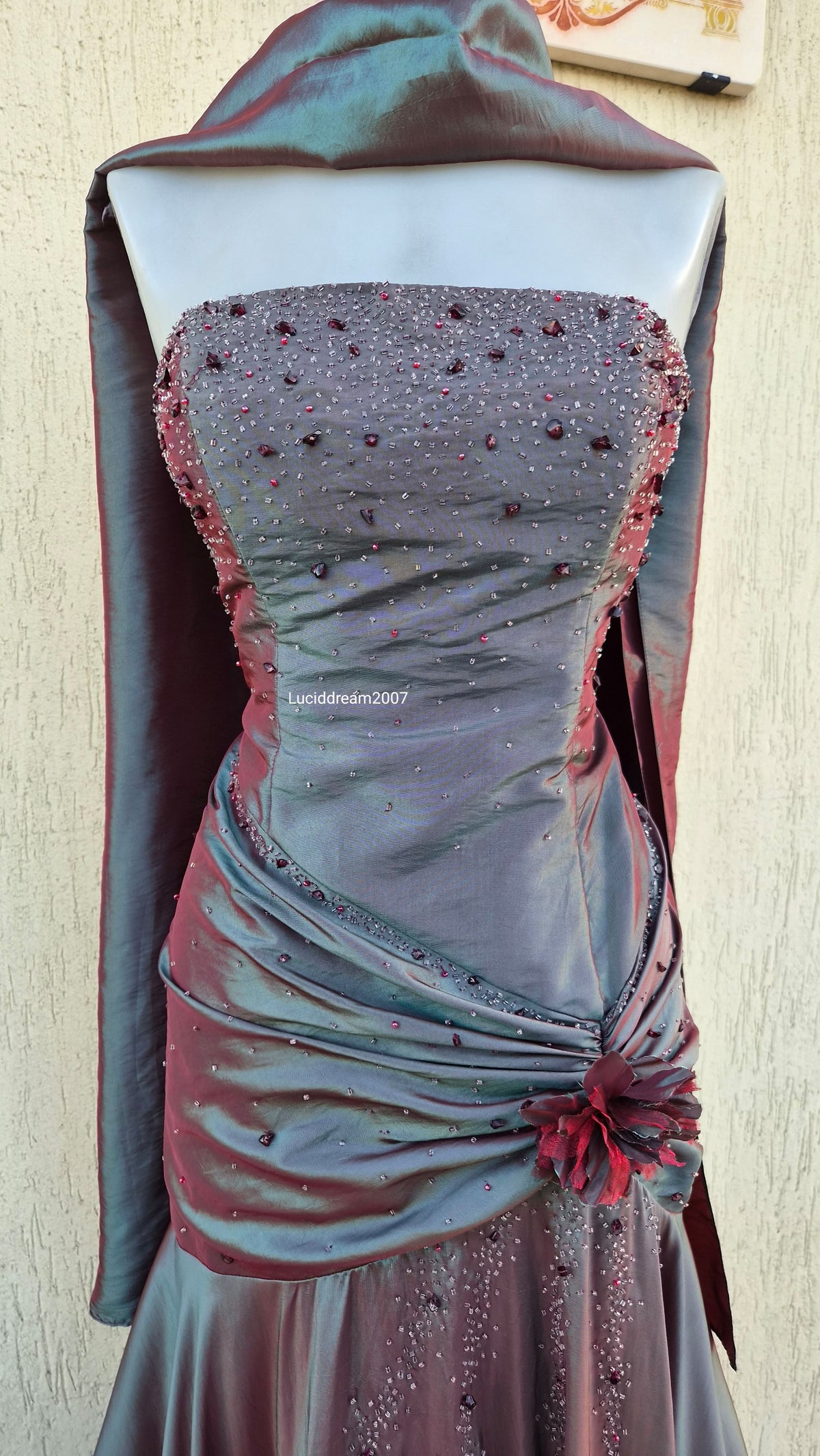 Robe bustier irisée brodée tons verts