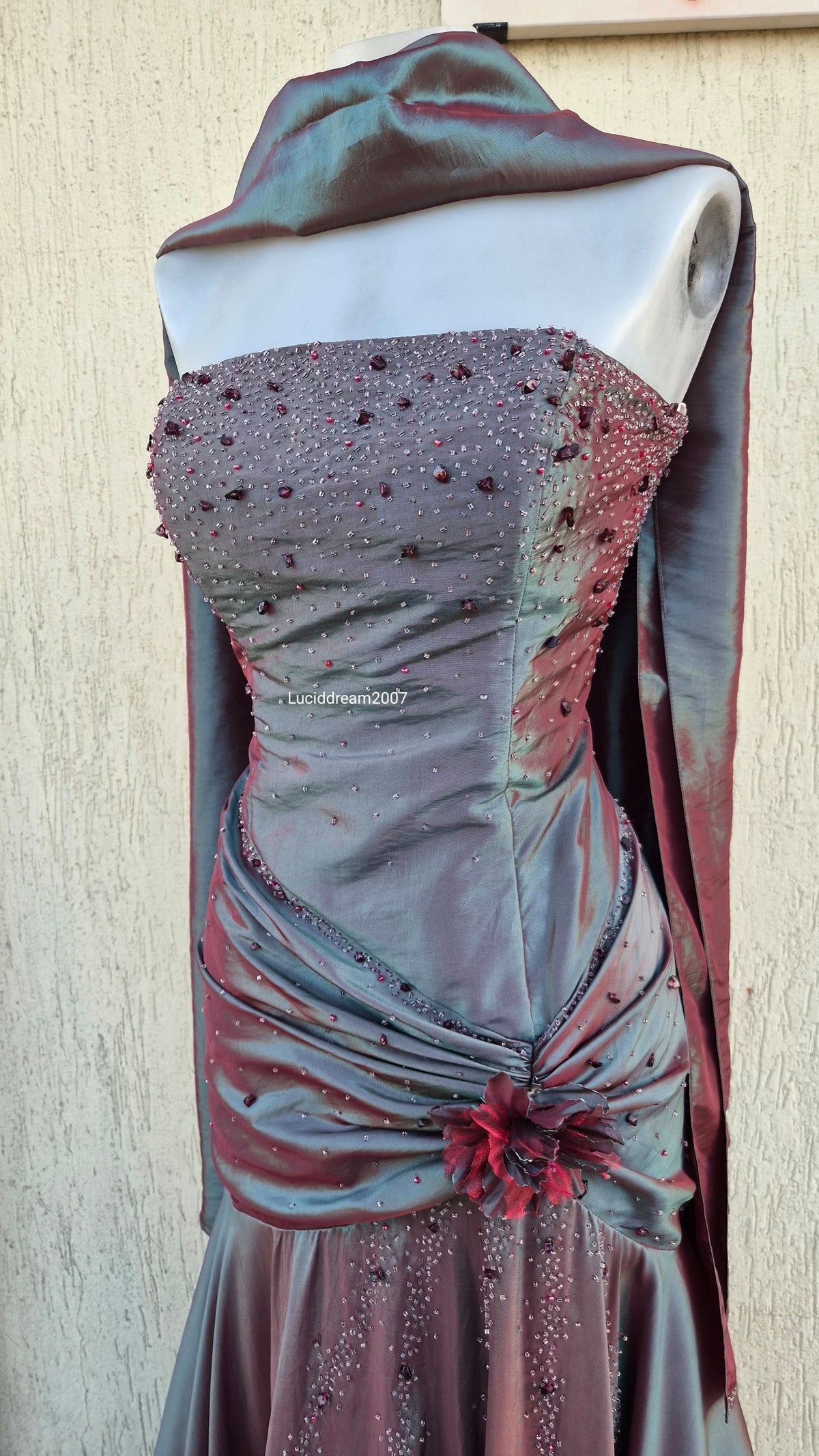 Robe bustier irisée brodée tons verts