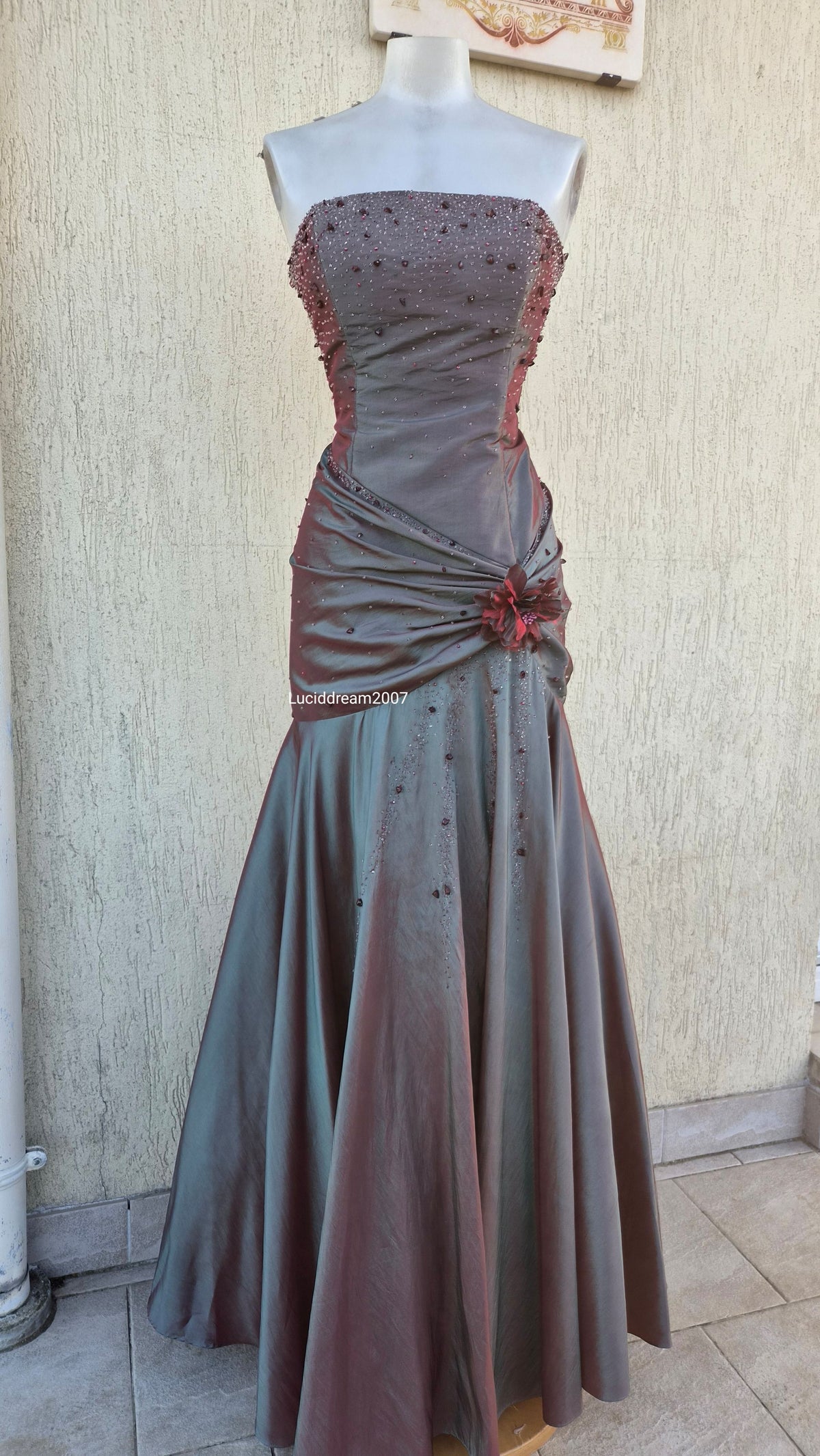 Robe bustier irisée brodée tons verts