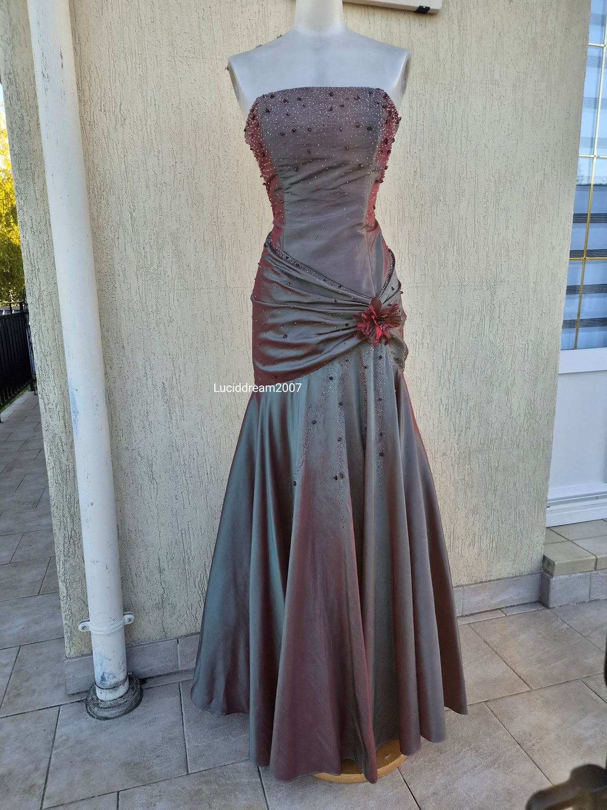 Robe bustier irisée brodée tons verts
