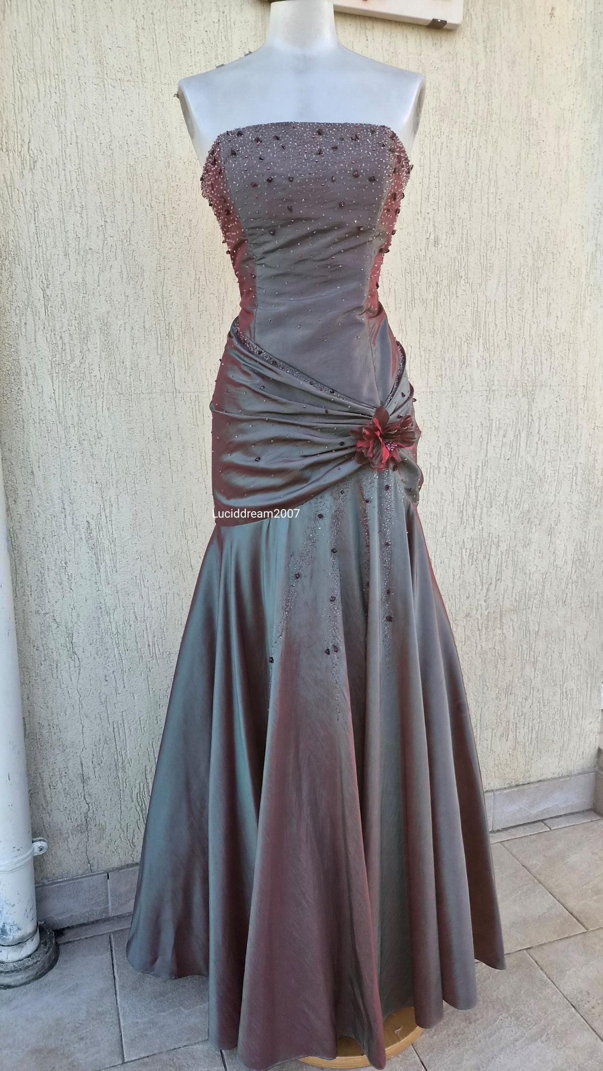 Robe bustier irisée brodée tons verts