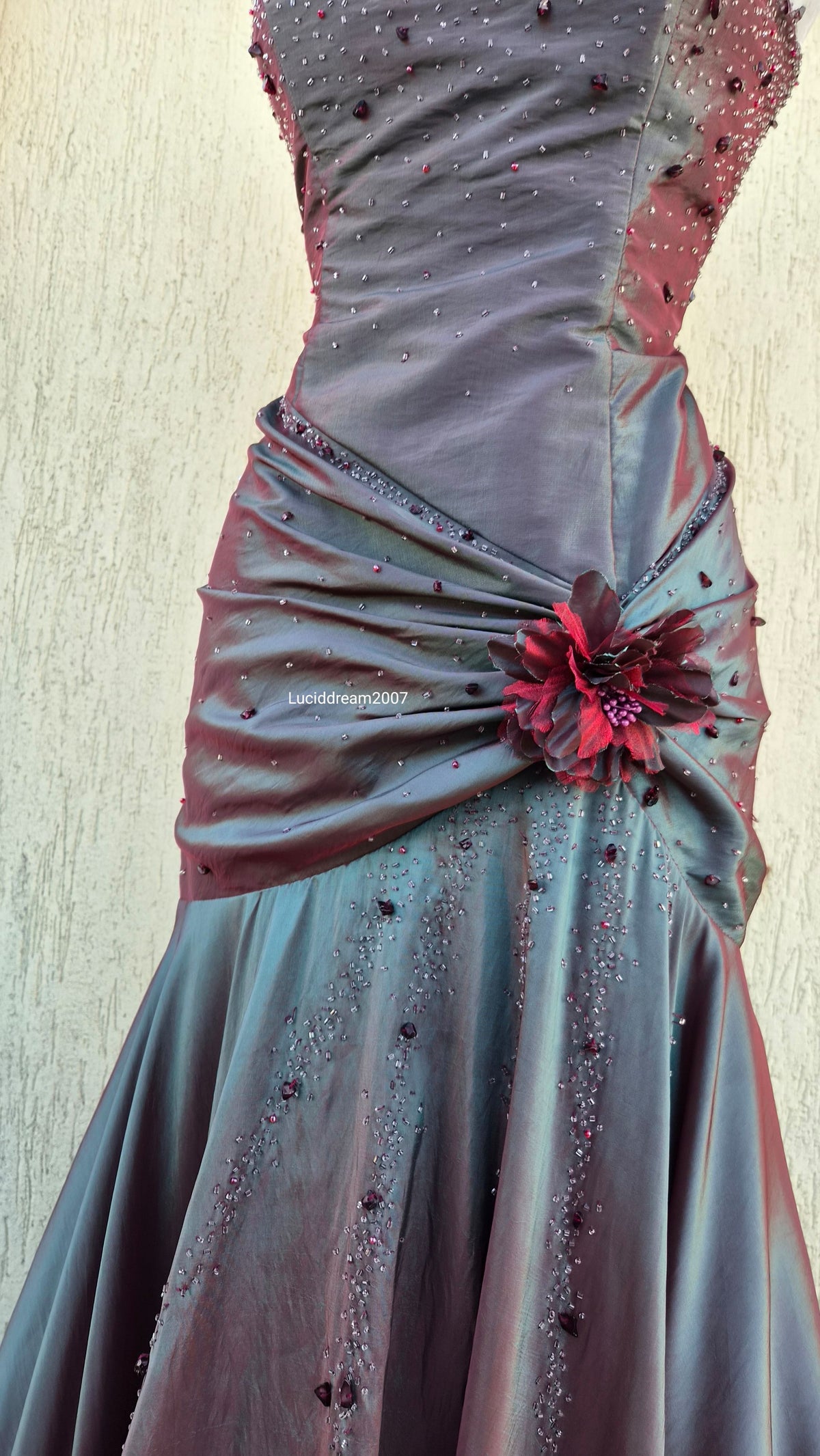 Robe bustier irisée brodée tons verts