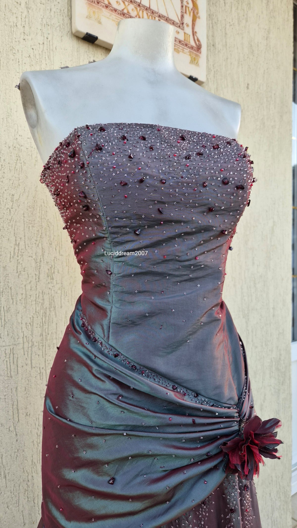 Robe bustier irisée brodée tons verts
