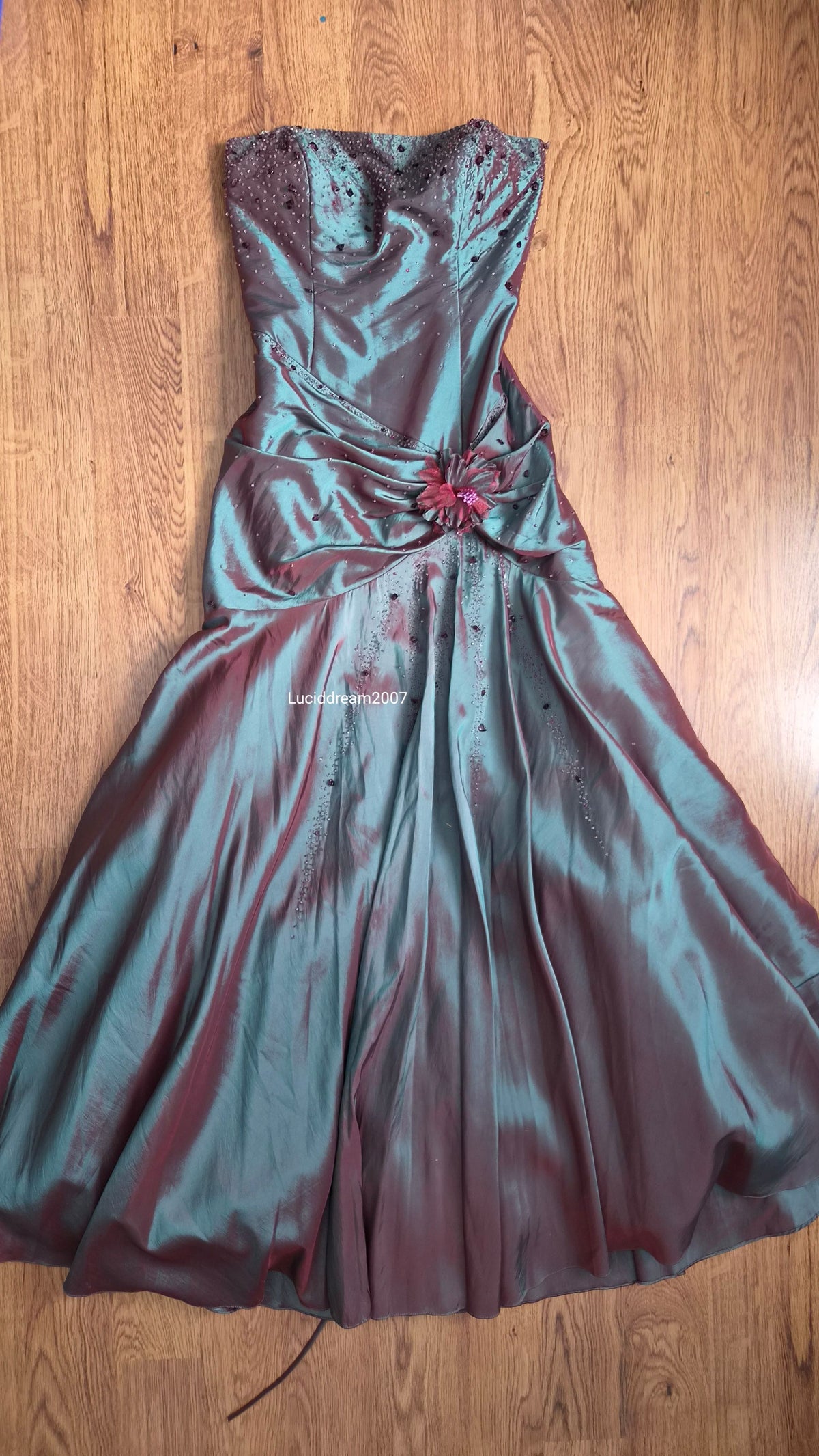 Robe bustier irisée brodée tons verts