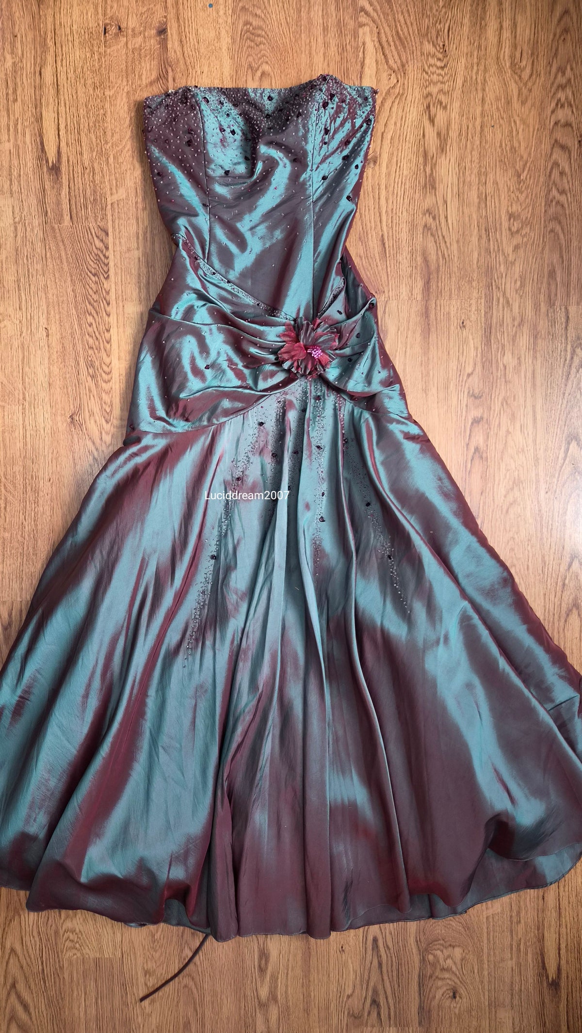 Robe bustier irisée brodée tons verts