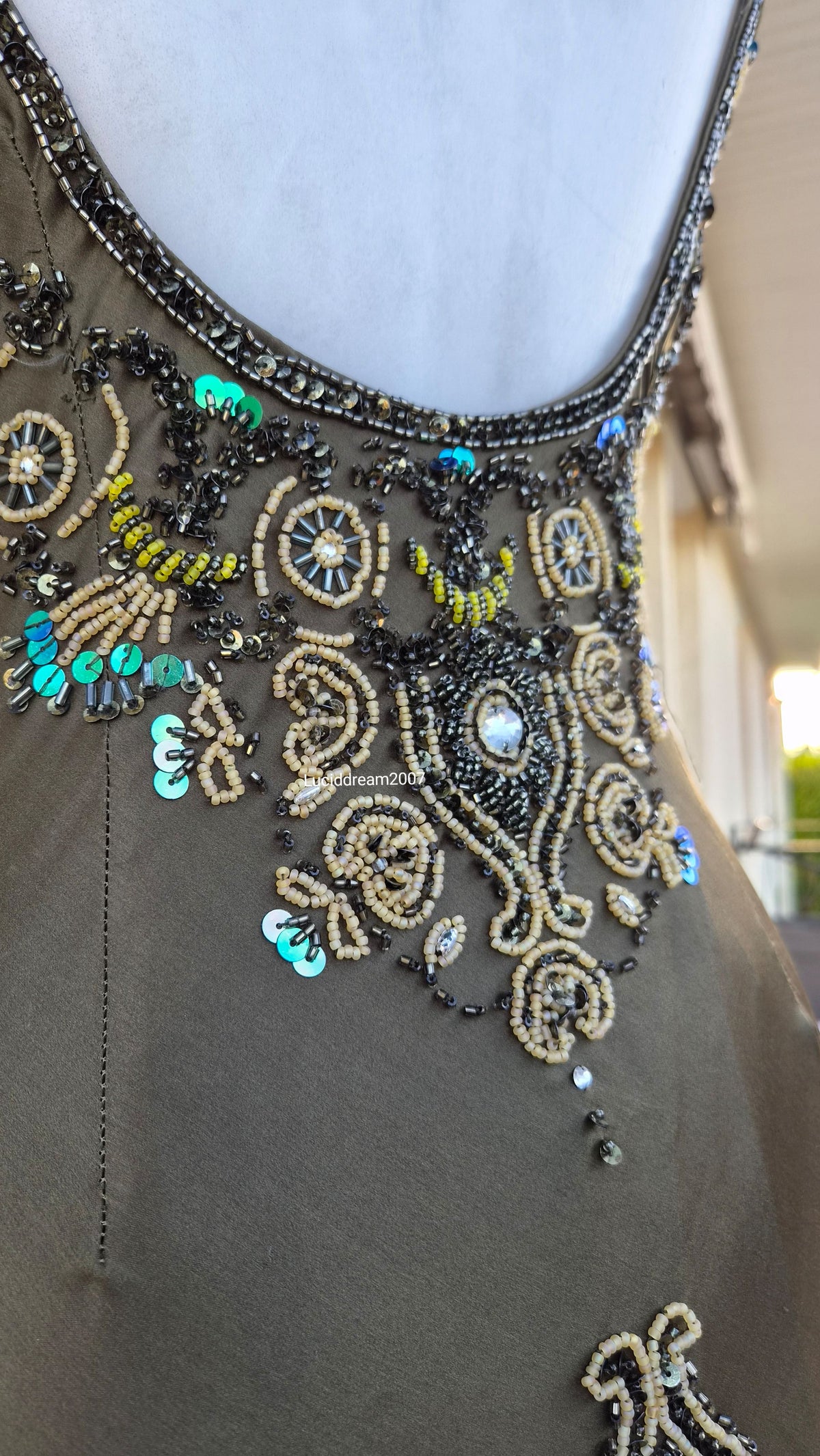 Robe verte brodée dropwaist