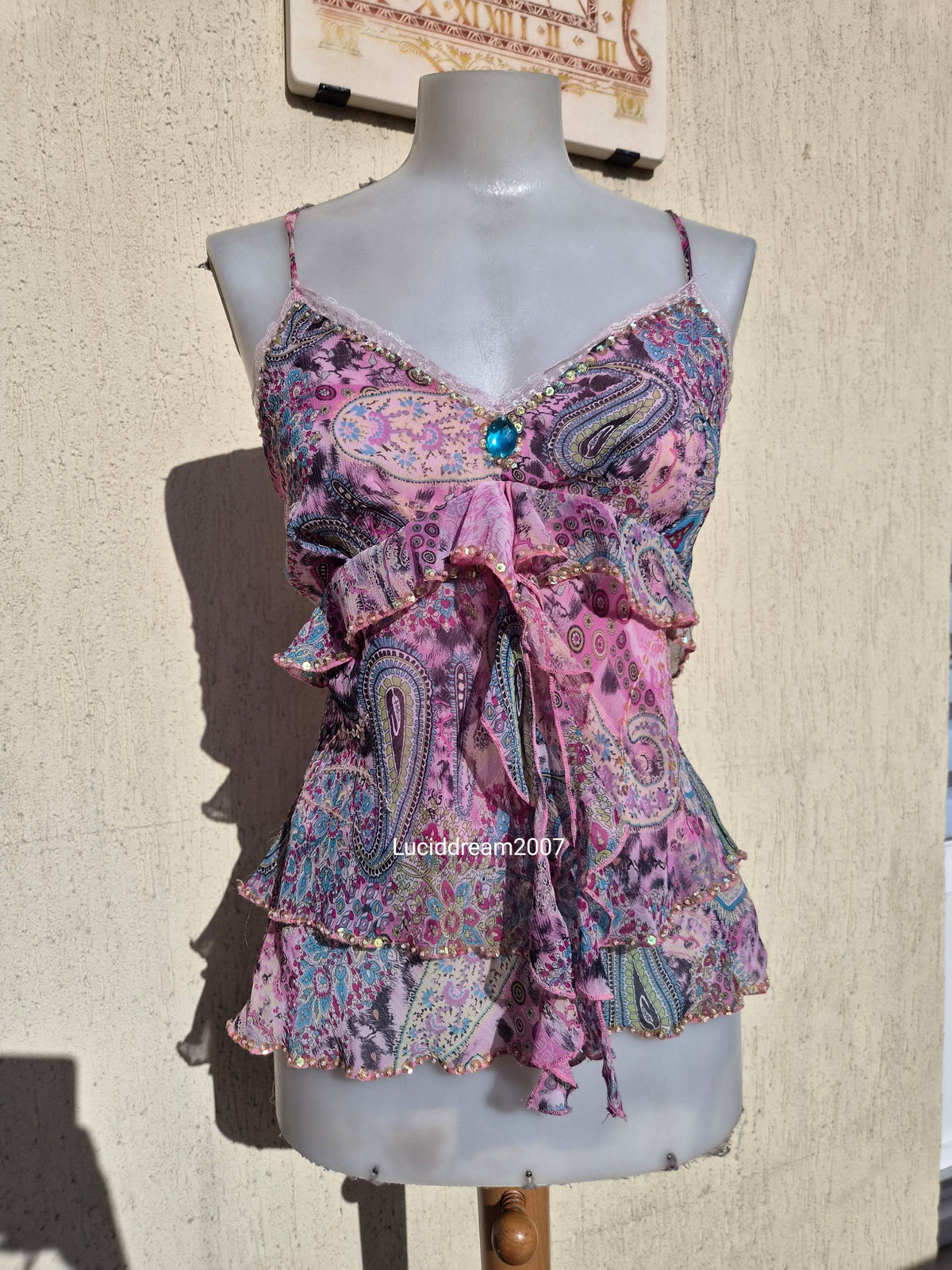 Haut en voile brodé rose et bleu