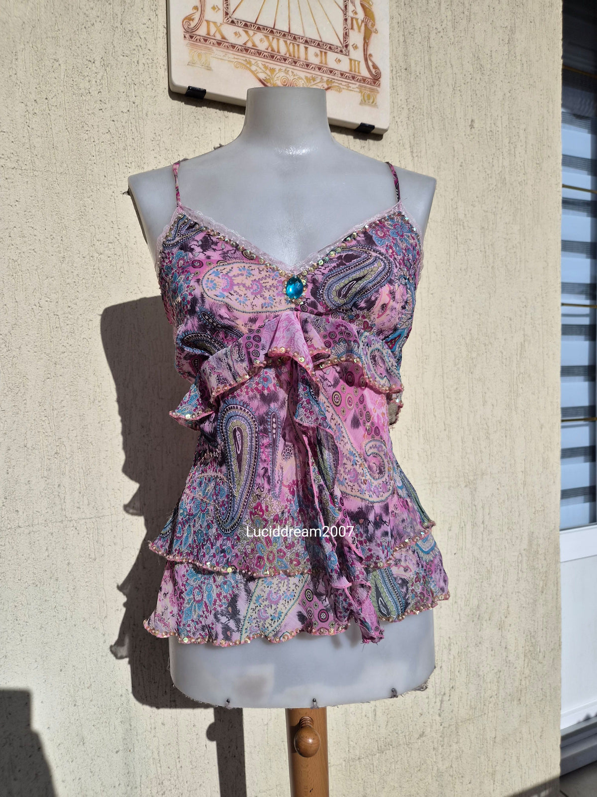 Haut en voile brodé rose et bleu