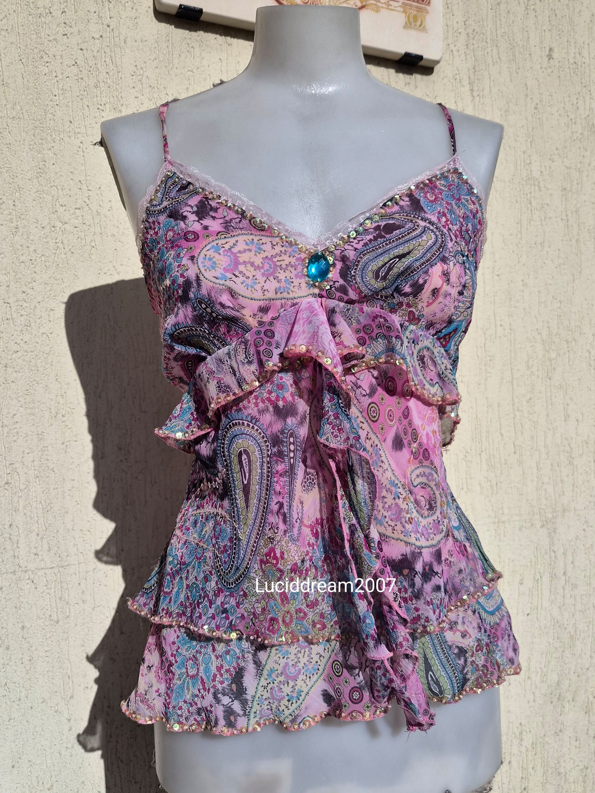 Haut en voile brodé rose et bleu