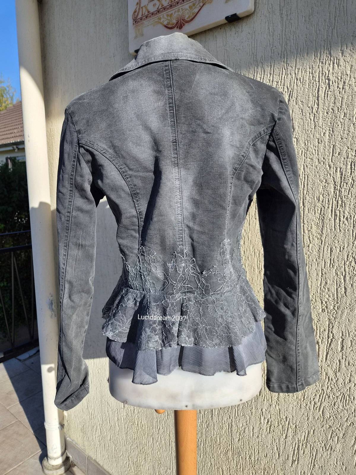 Veste en denim gris brodé