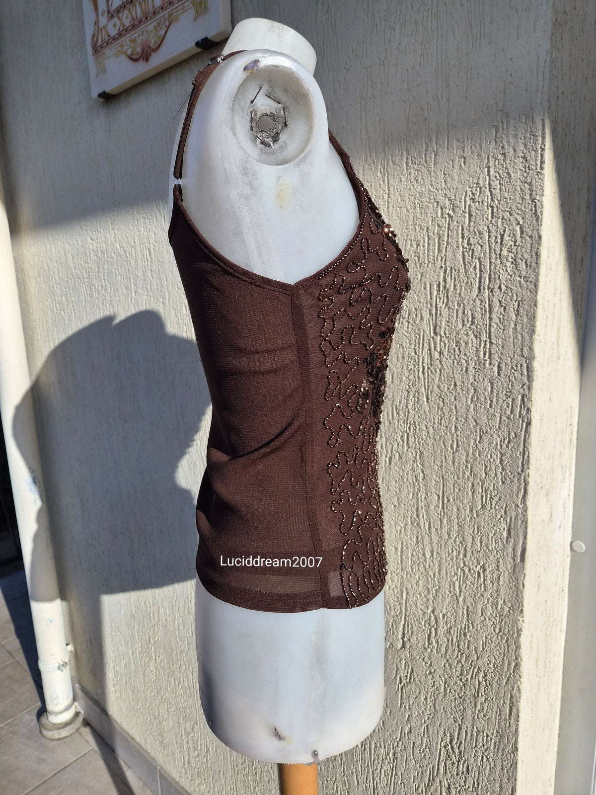 Haut marron avec sequins brodés
