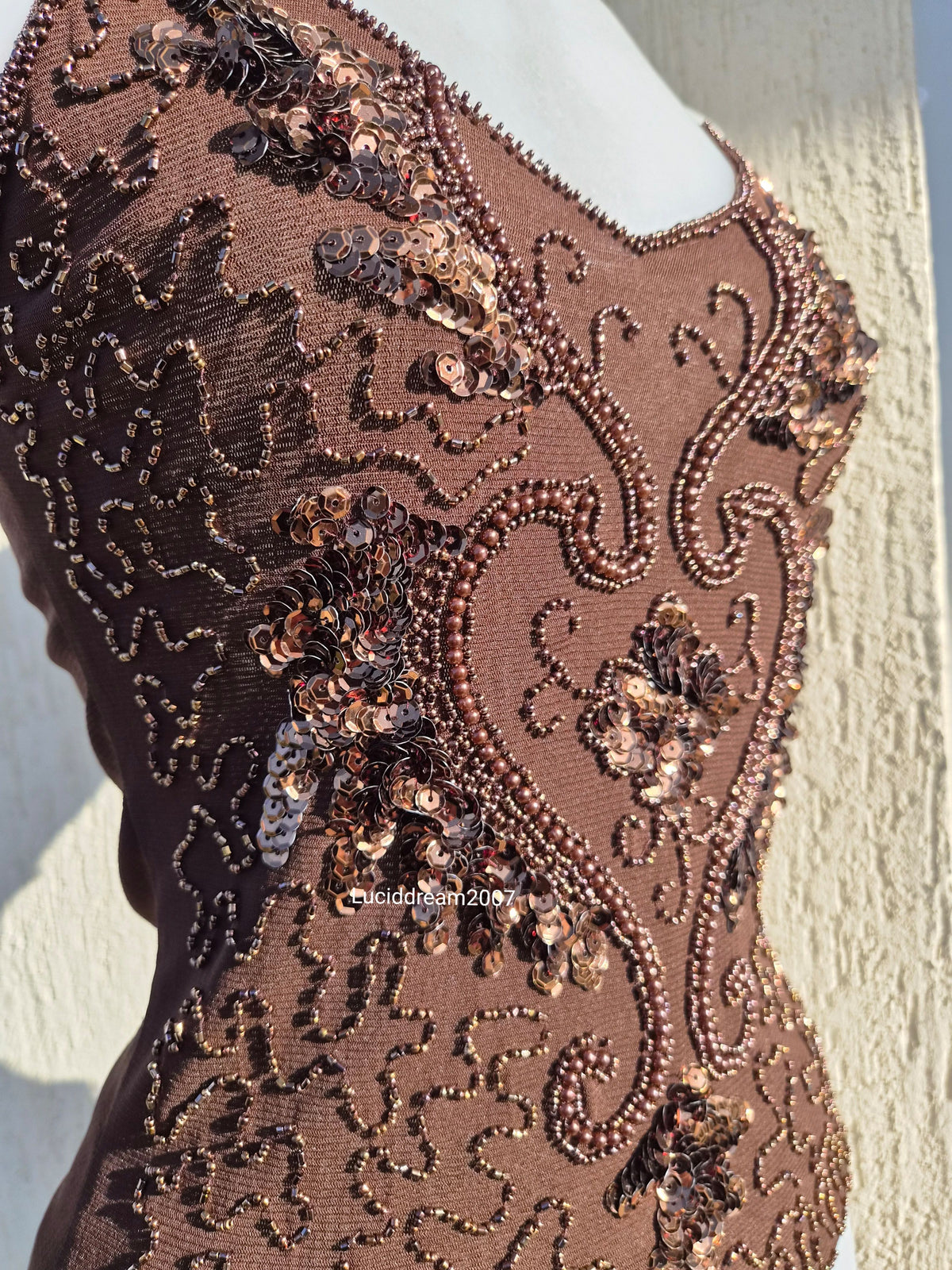 Haut marron avec sequins brodés