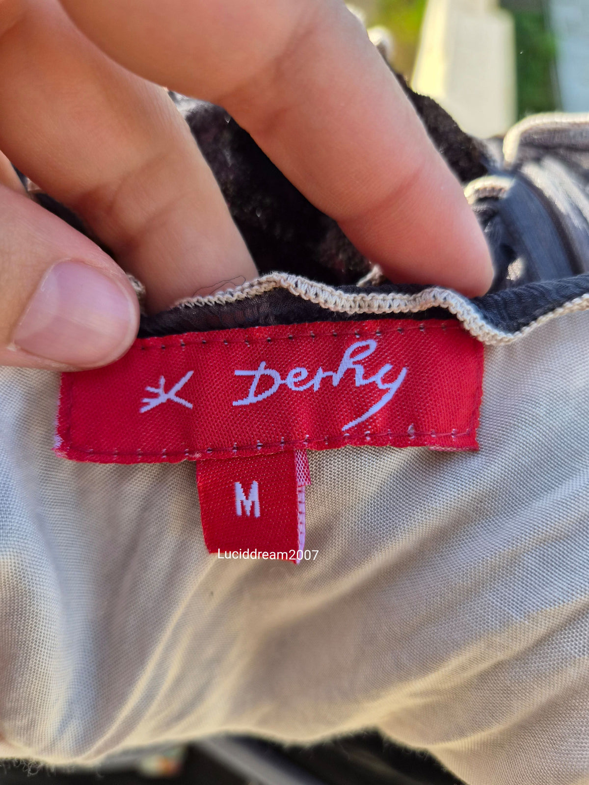 Haut en voile René Derhy