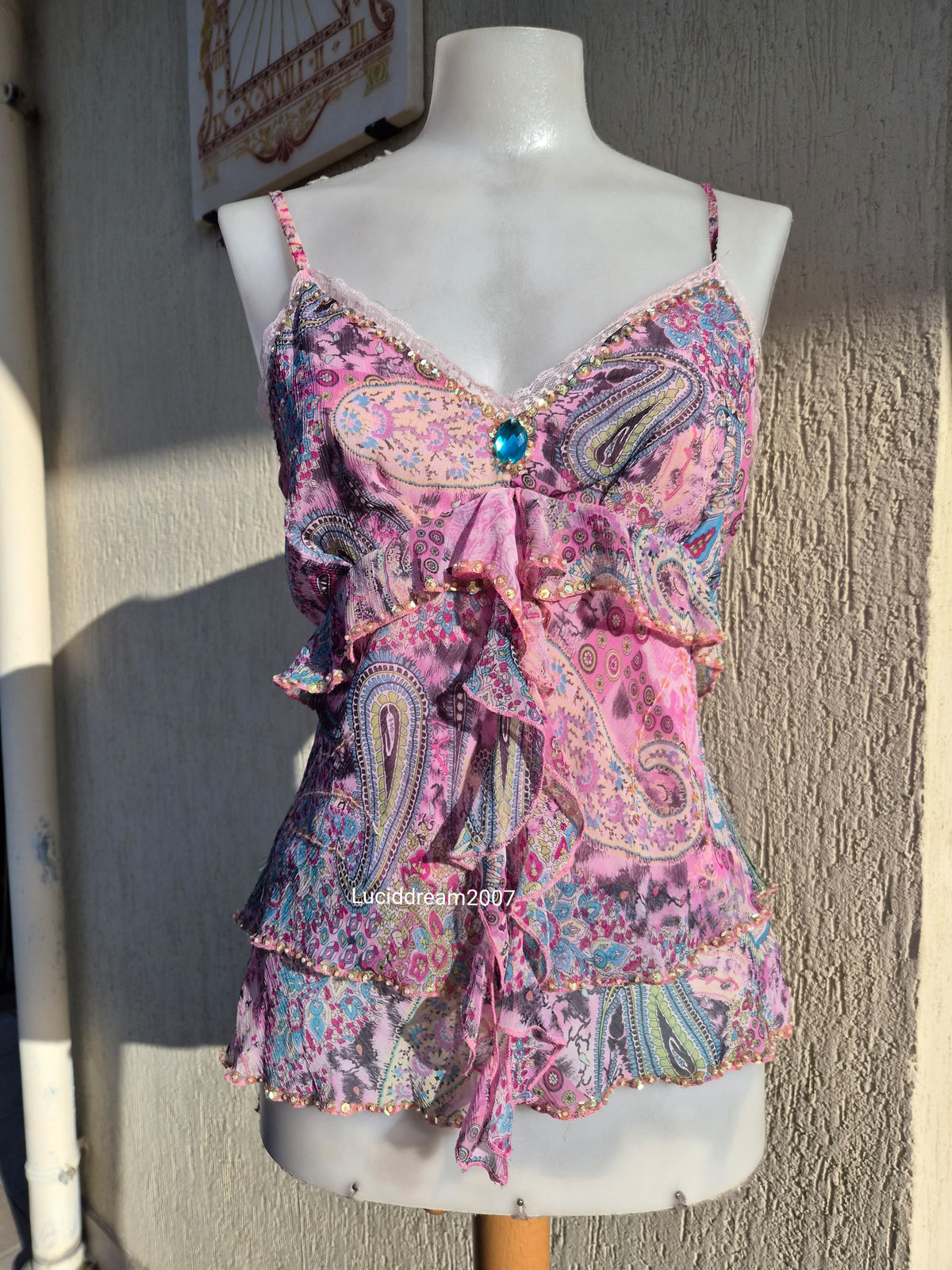 Haut en voile brodé rose et bleu