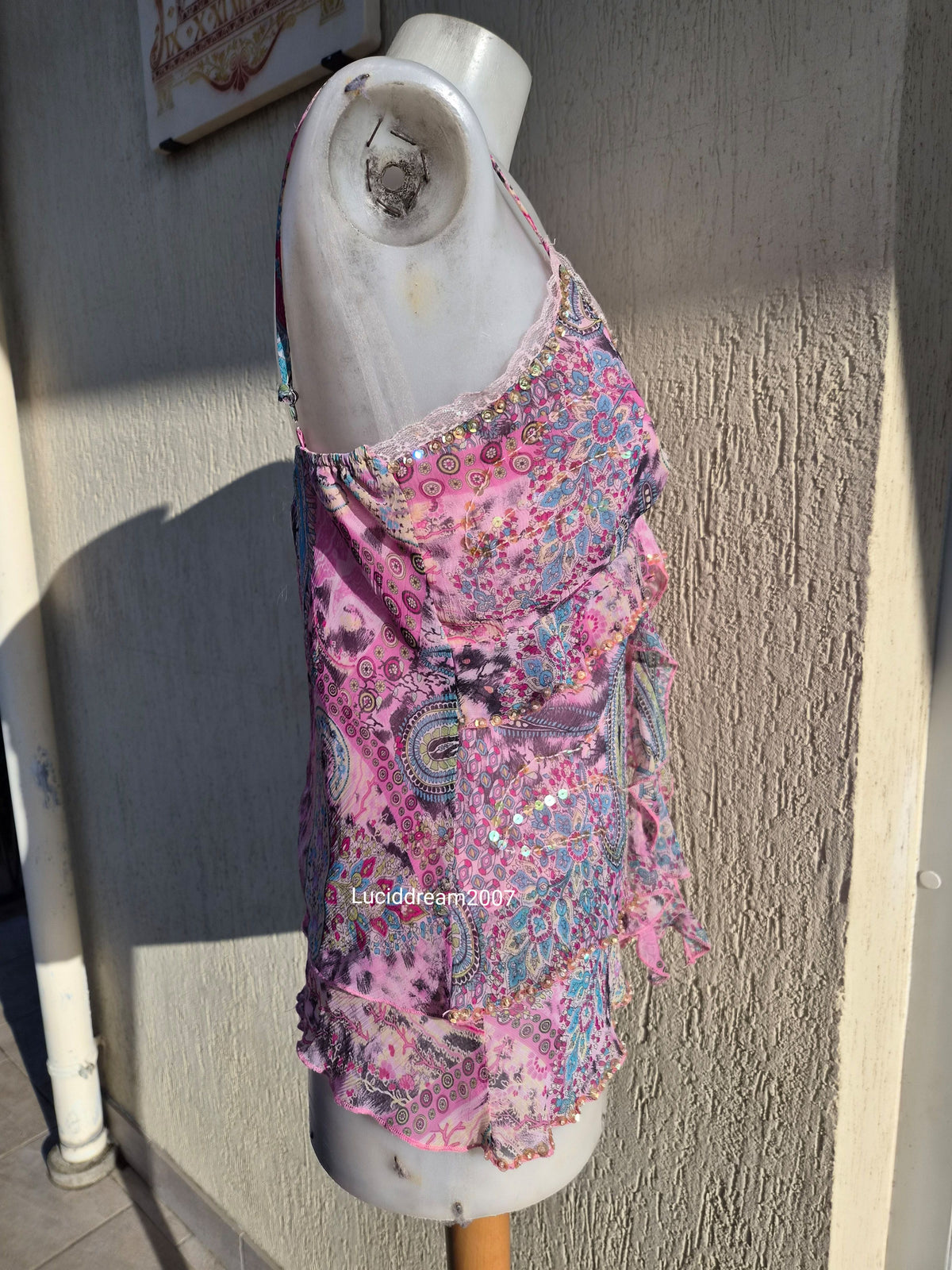 Haut en voile brodé rose et bleu