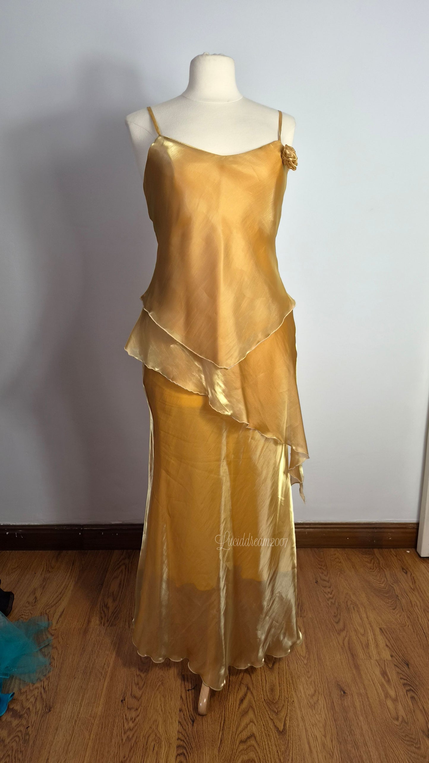 Ensemble en voile jaune avec foulard
