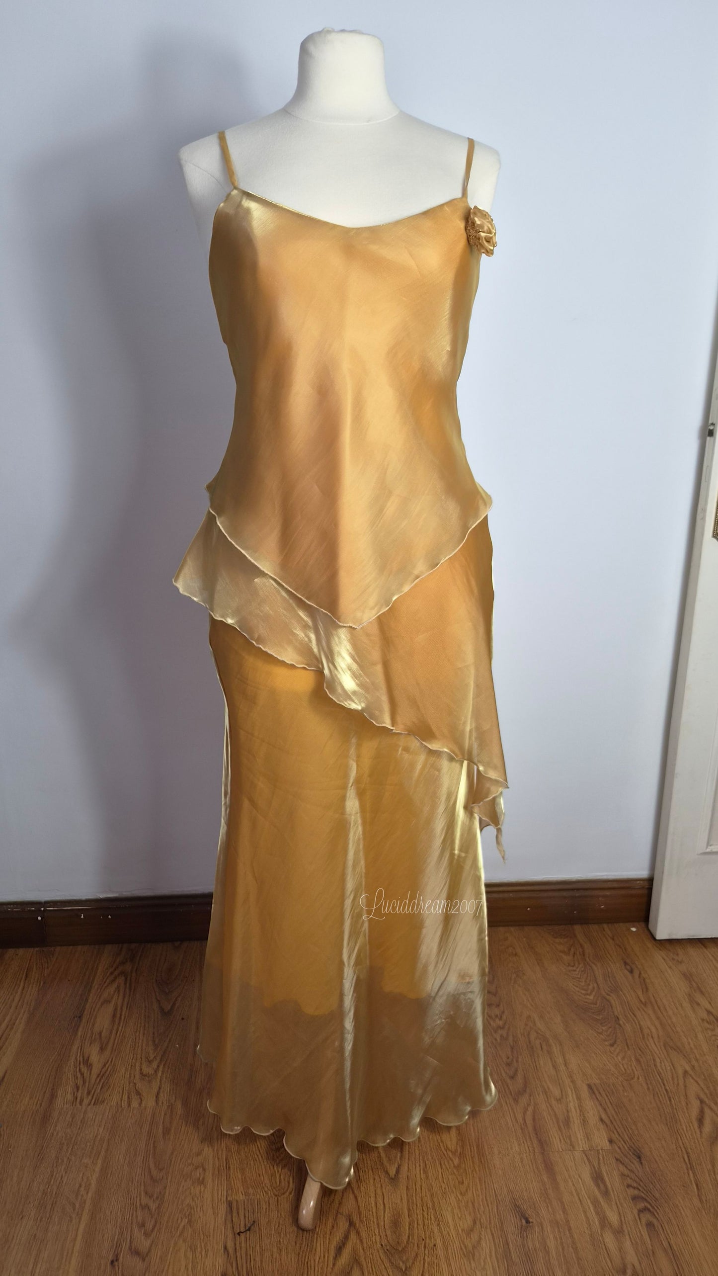 Ensemble en voile jaune avec foulard