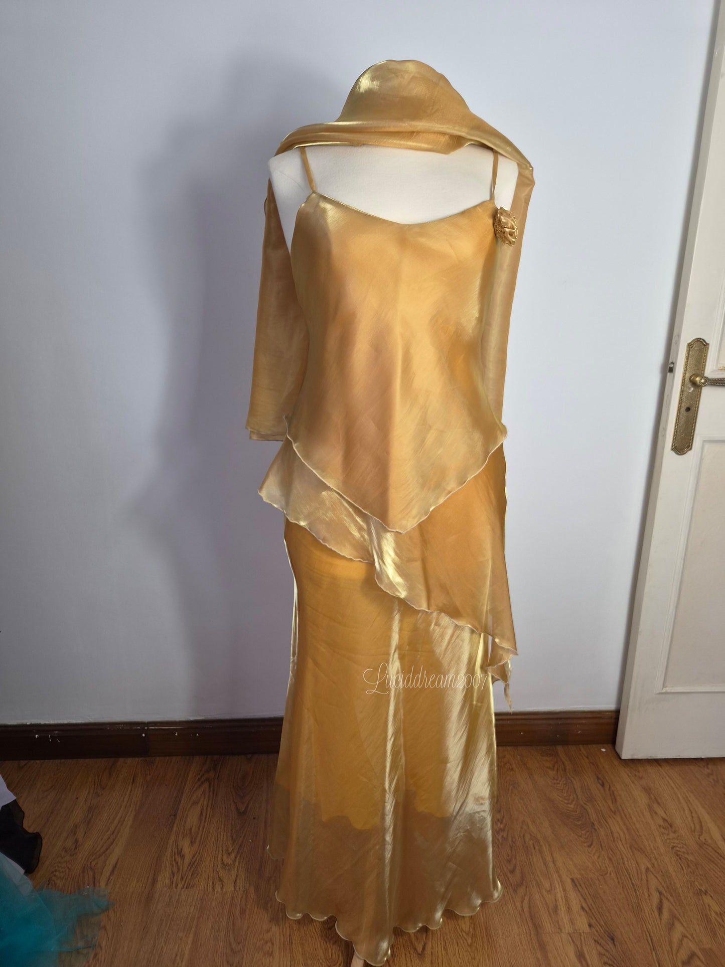 Ensemble en voile jaune avec foulard