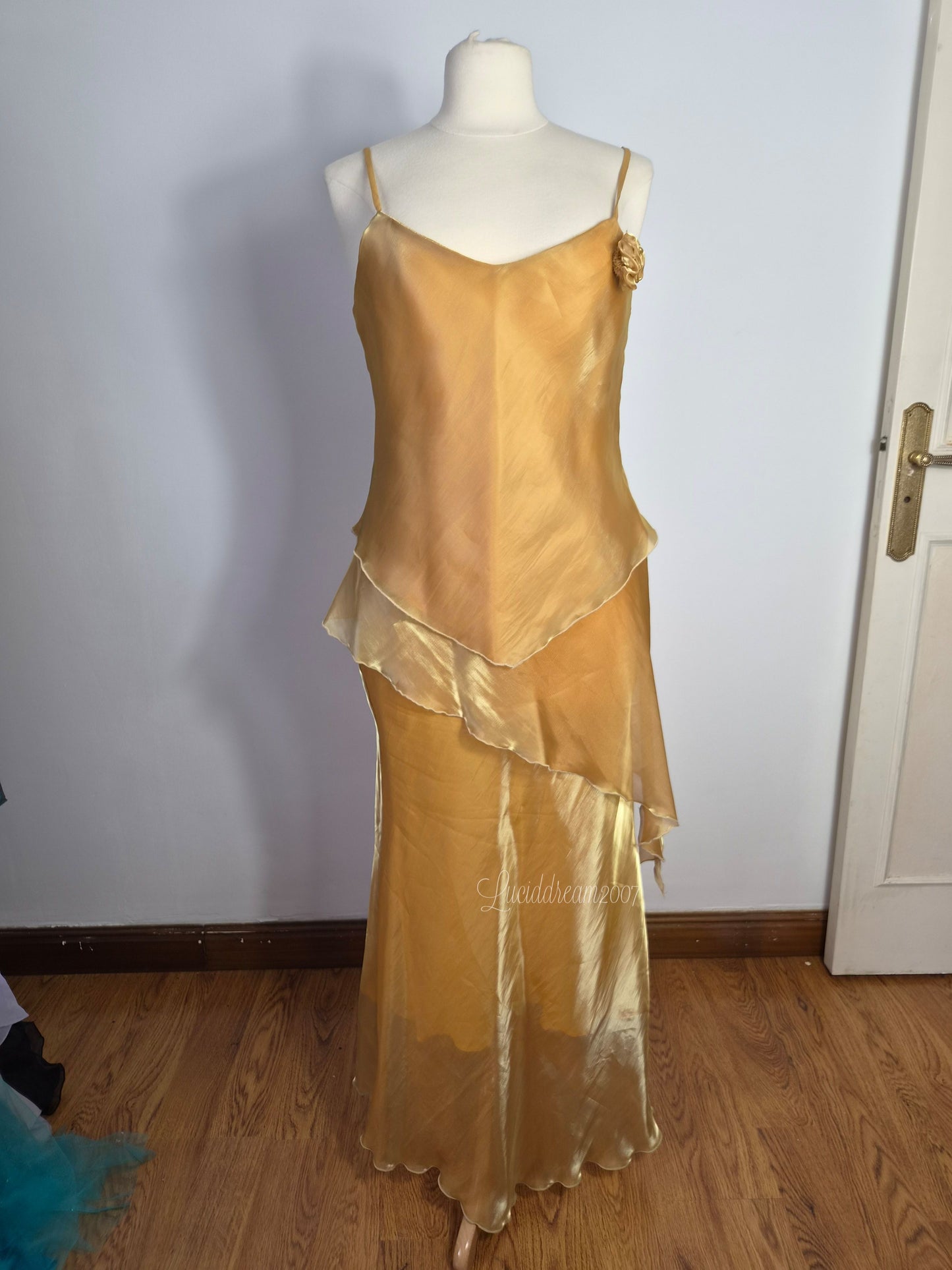 Ensemble en voile jaune avec foulard